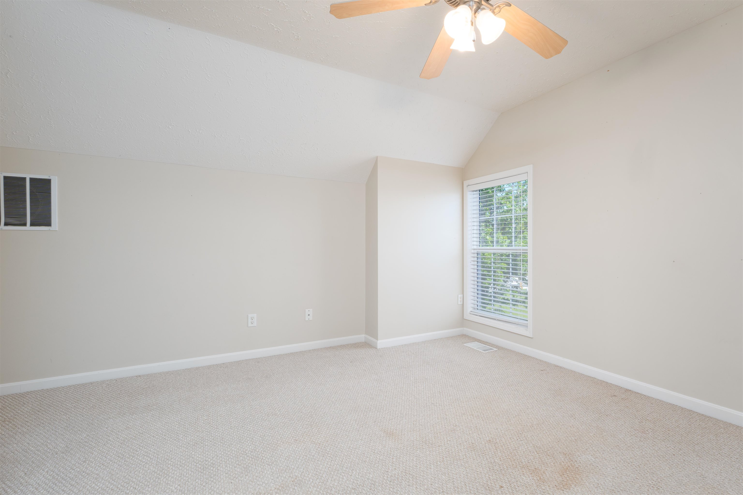 3108 Harness Loop, Owensboro, Kentucky 42303, 3 Bedrooms Bedrooms, ,2 BathroomsBathrooms,Single Family Residence,For Sale,Harness Loop,89987