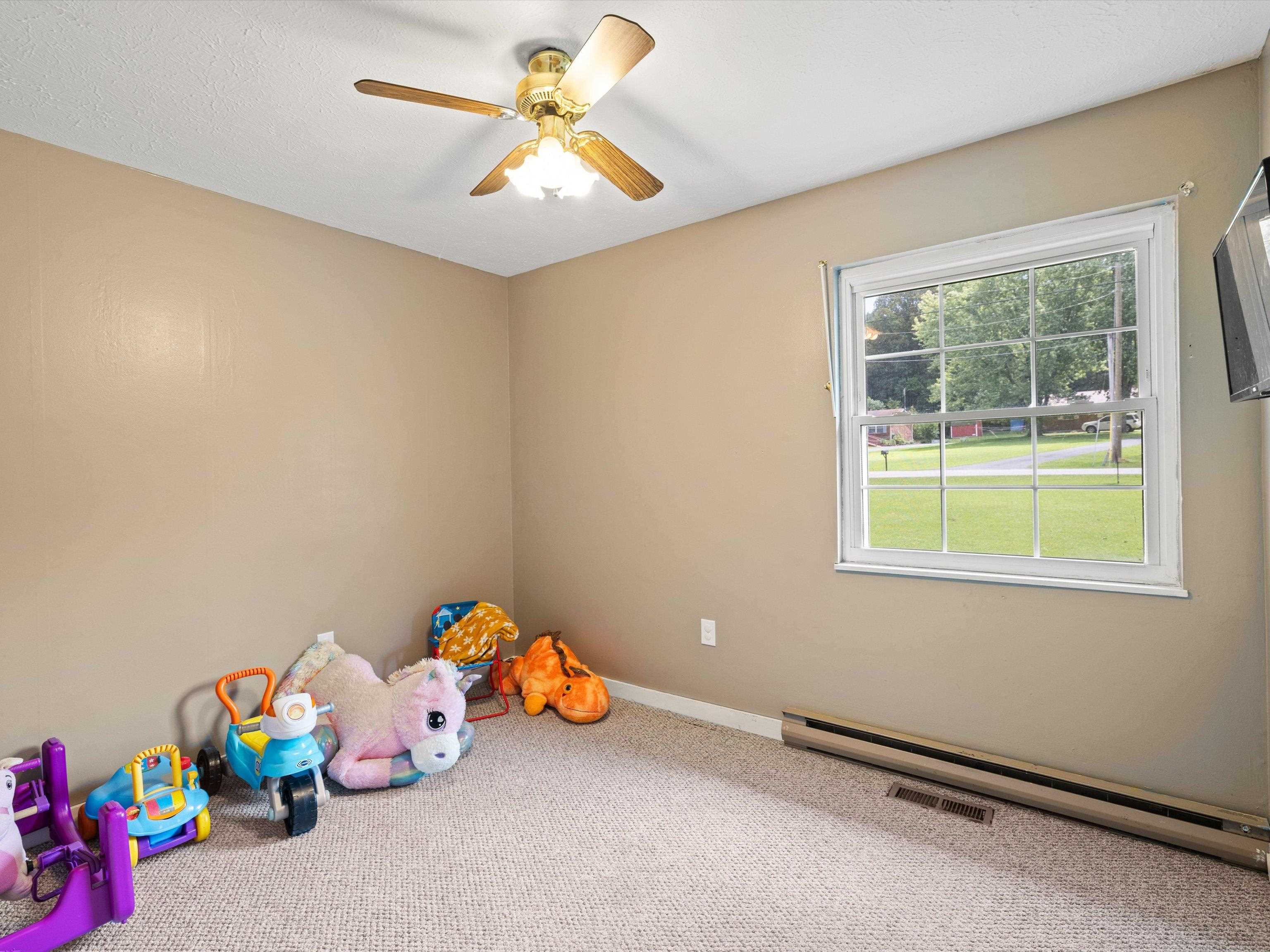 133 Countryside Dr, Centertown, Kentucky 42328, 5 Bedrooms Bedrooms, ,2 BathroomsBathrooms,Single Family Residence,For Sale,Countryside Dr,89989