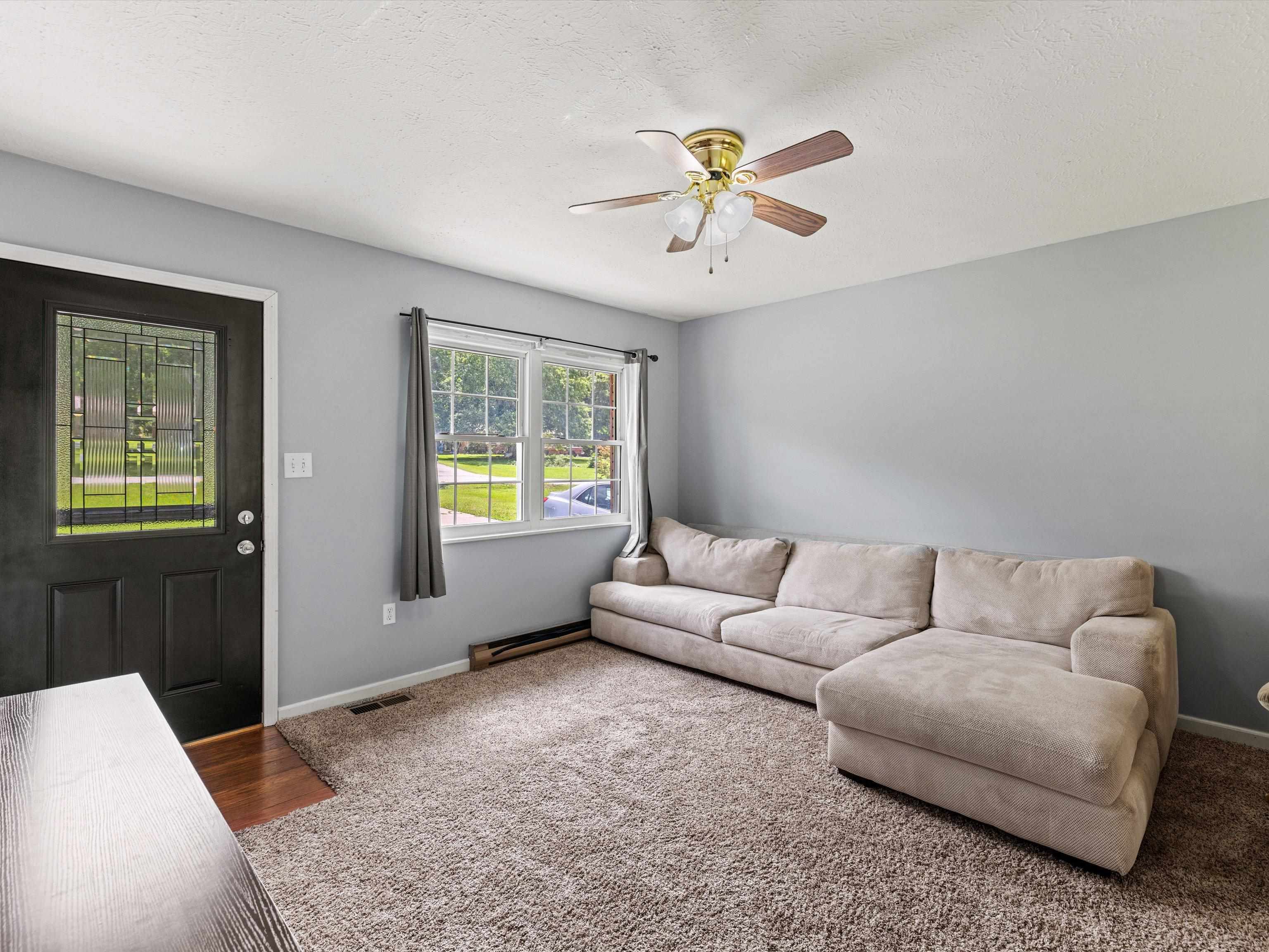 133 Countryside Dr, Centertown, Kentucky 42328, 5 Bedrooms Bedrooms, ,2 BathroomsBathrooms,Single Family Residence,For Sale,Countryside Dr,89989