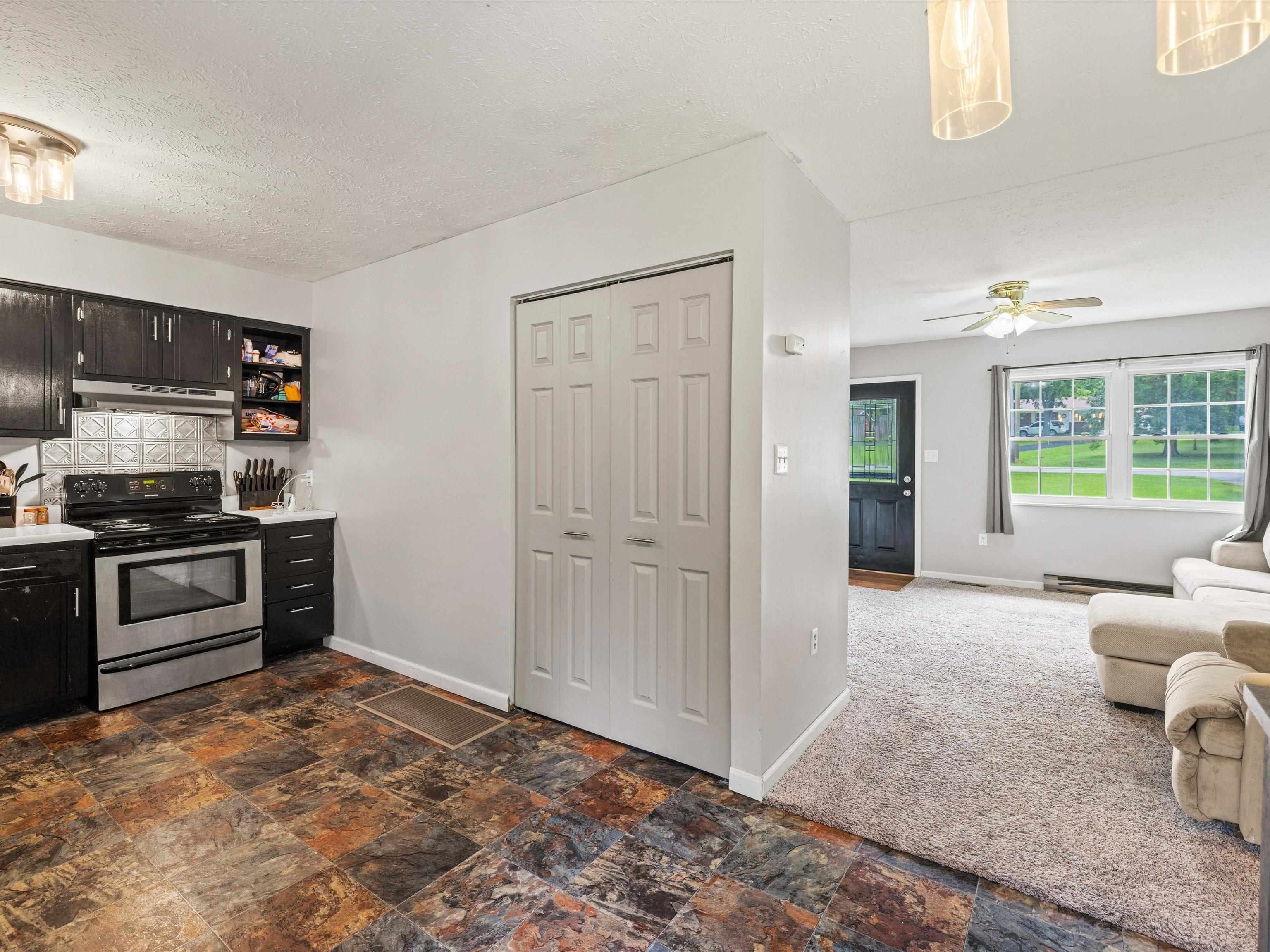 133 Countryside Dr, Centertown, Kentucky 42328, 5 Bedrooms Bedrooms, ,2 BathroomsBathrooms,Single Family Residence,For Sale,Countryside Dr,89989