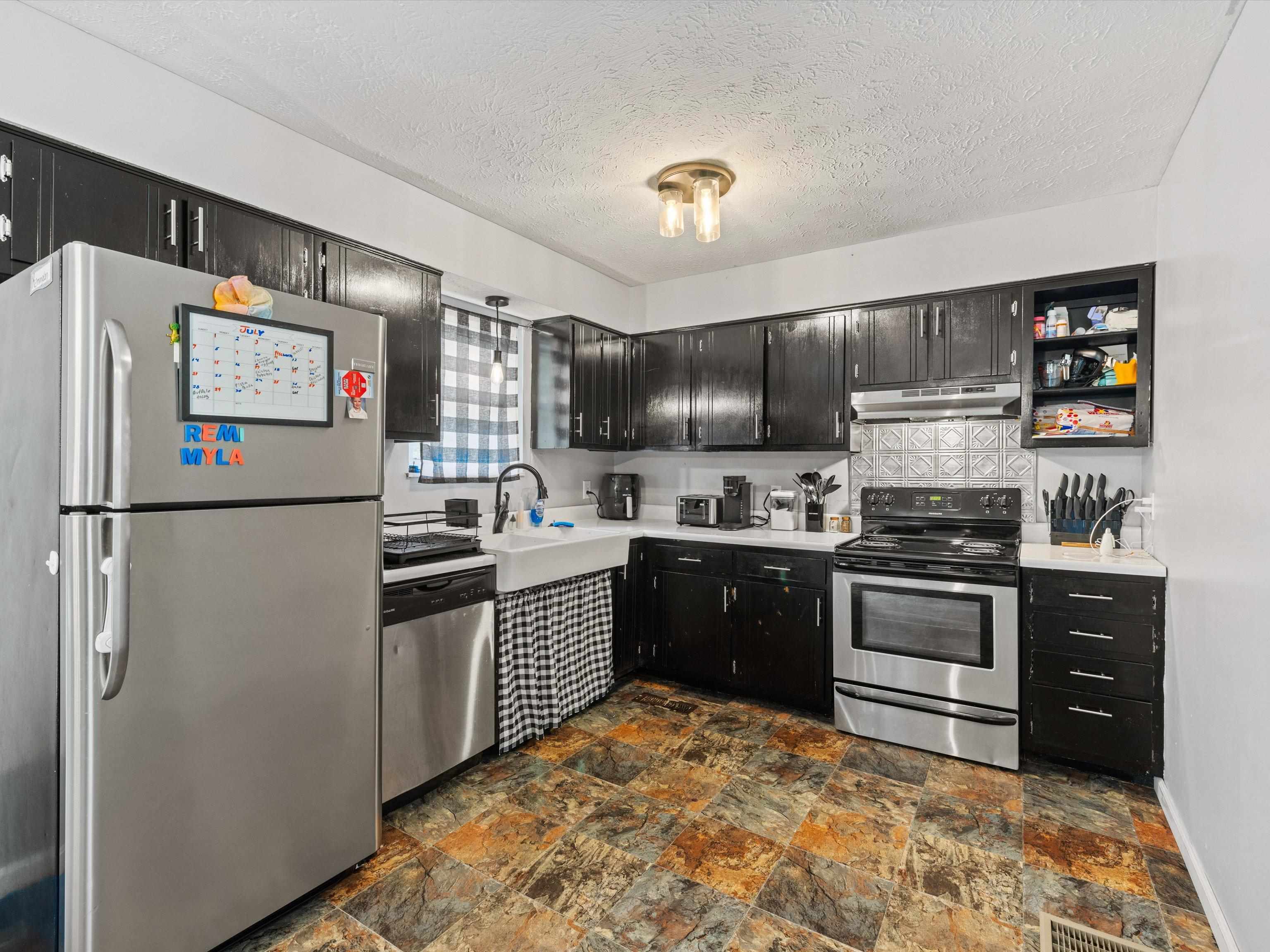 133 Countryside Dr, Centertown, Kentucky 42328, 5 Bedrooms Bedrooms, ,2 BathroomsBathrooms,Single Family Residence,For Sale,Countryside Dr,89989