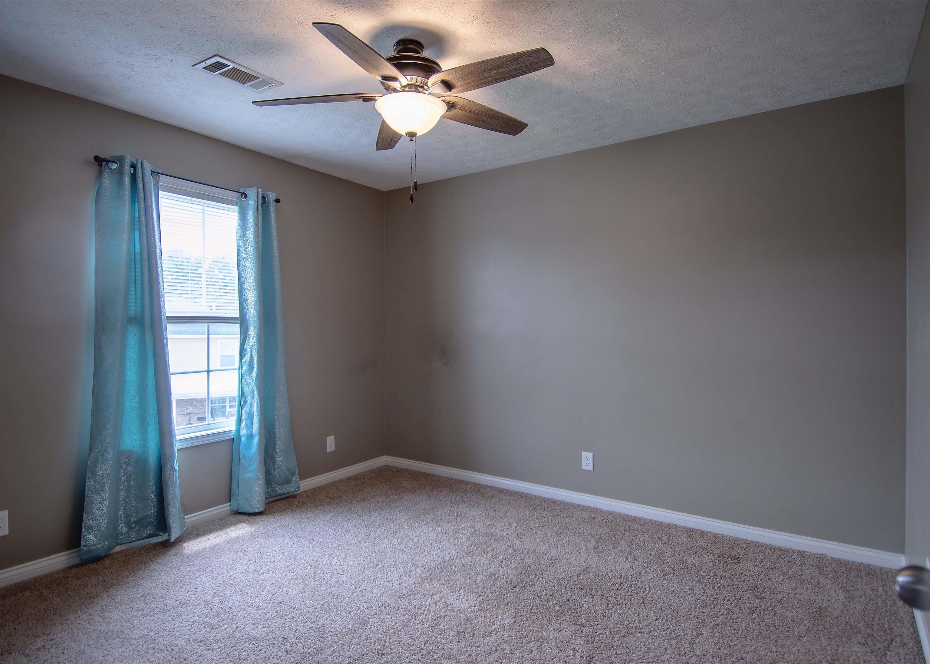 2986 Summer Point Court, Owensboro, Kentucky 42303, 4 Bedrooms Bedrooms, ,2 BathroomsBathrooms,Single Family Residence,For Sale,Summer Point Court,90005