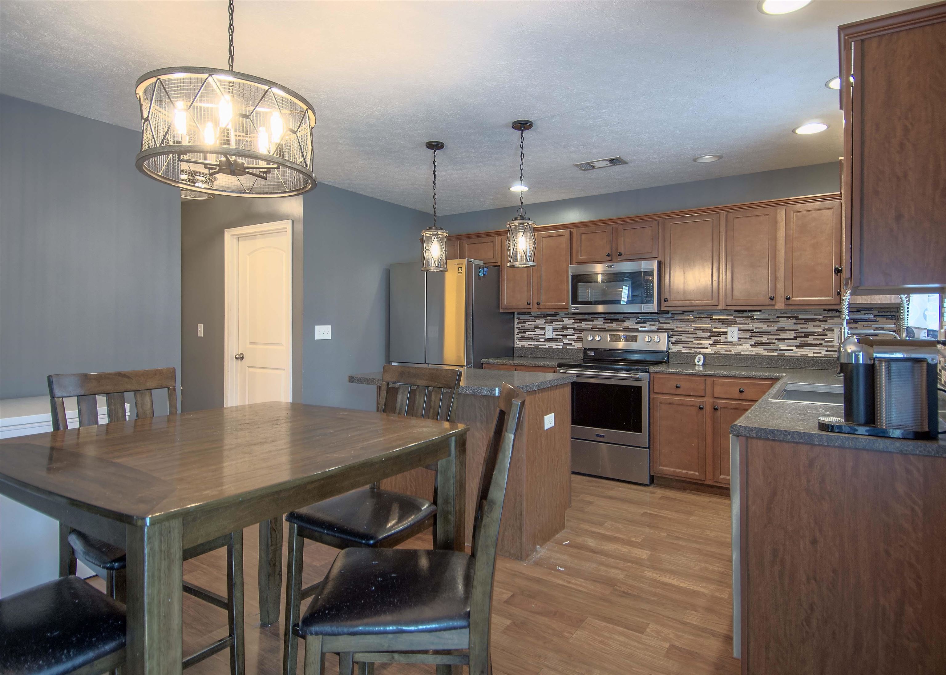 2986 Summer Point Court, Owensboro, Kentucky 42303, 4 Bedrooms Bedrooms, ,2 BathroomsBathrooms,Single Family Residence,For Sale,Summer Point Court,90005
