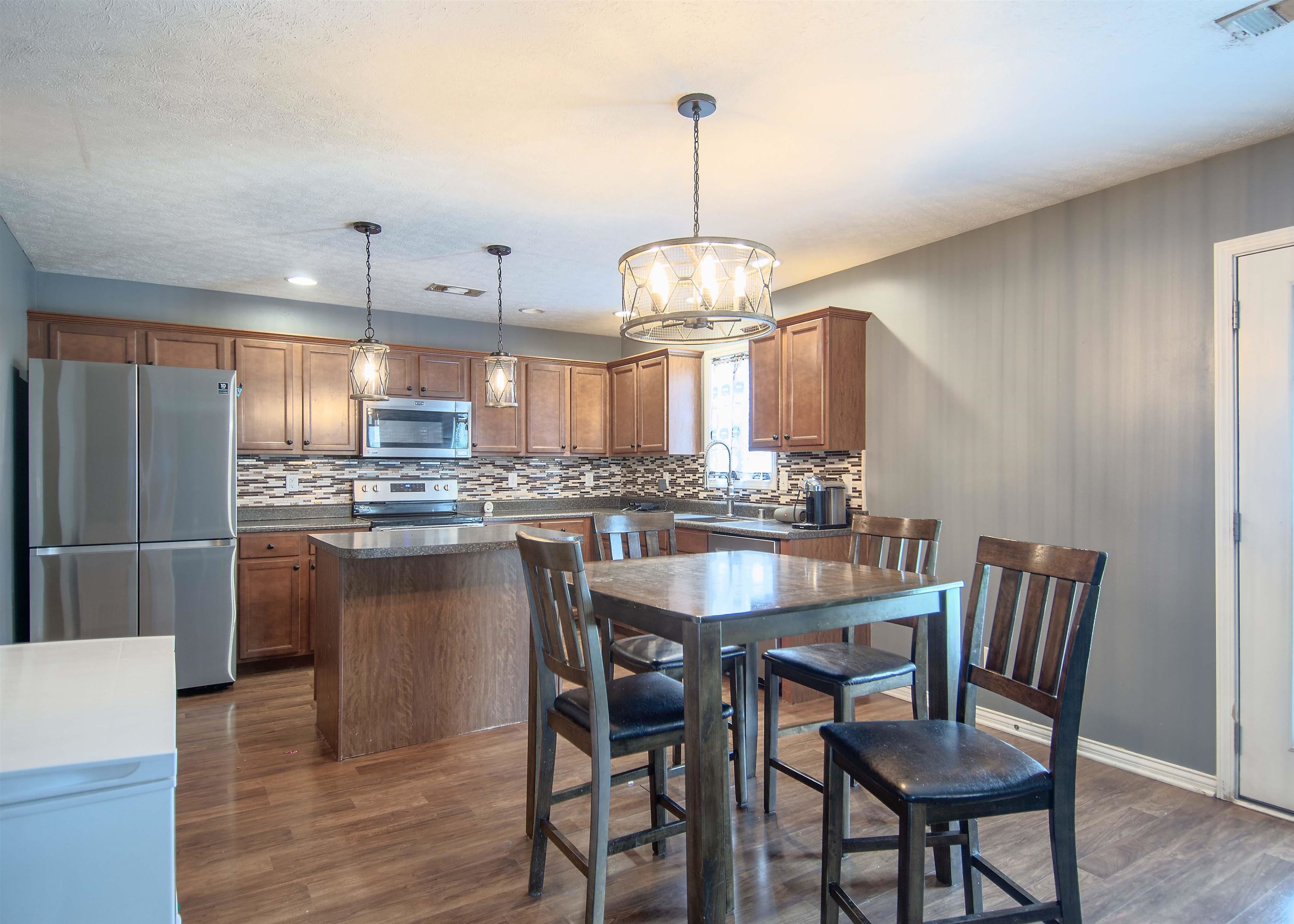 2986 Summer Point Court, Owensboro, Kentucky 42303, 4 Bedrooms Bedrooms, ,2 BathroomsBathrooms,Single Family Residence,For Sale,Summer Point Court,90005
