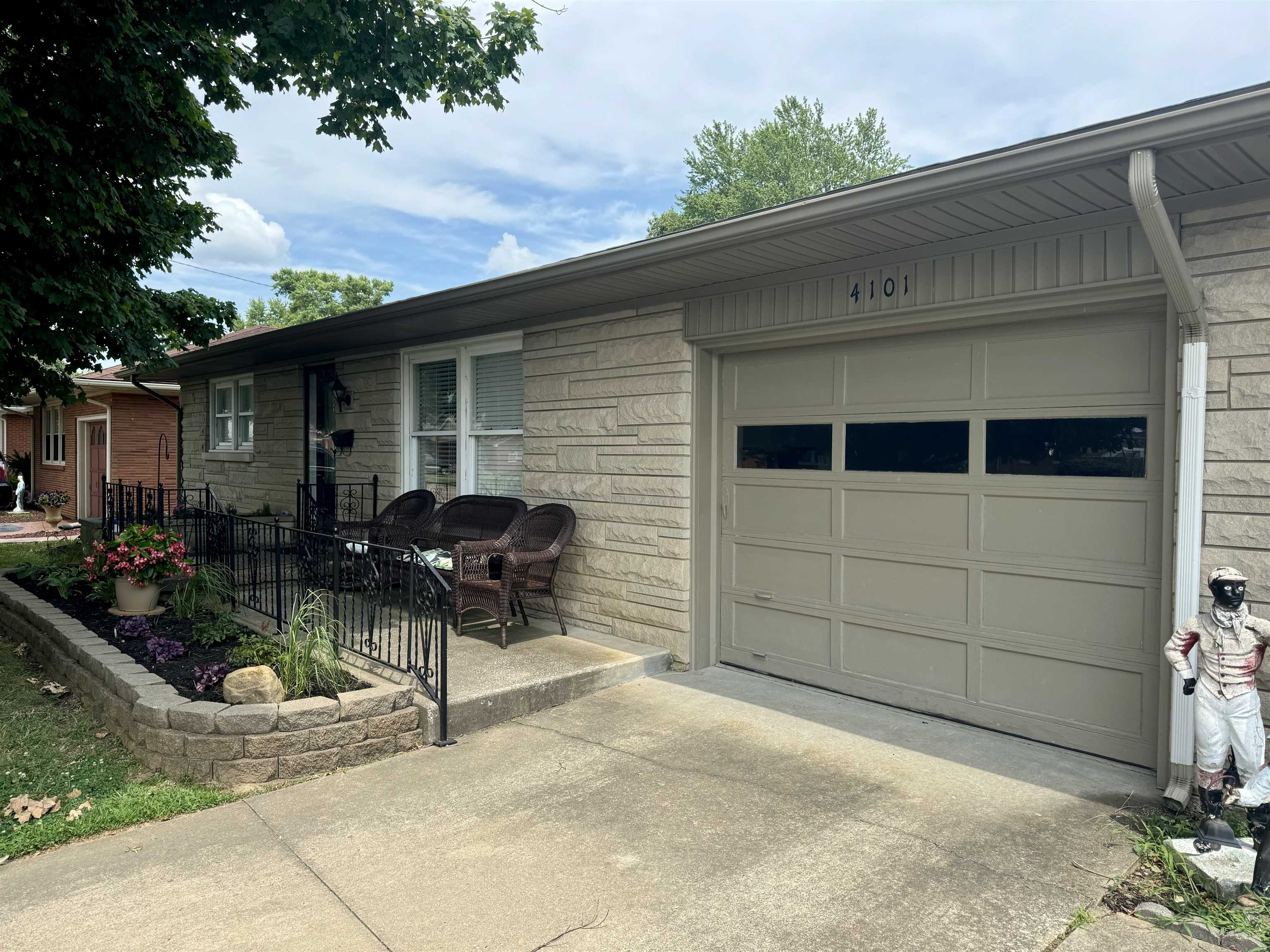4101 Hawthorne Drive, Owensboro, Kentucky 42303, 3 Bedrooms Bedrooms, ,2 BathroomsBathrooms,Single Family Residence,For Sale,Hawthorne Drive,90012
