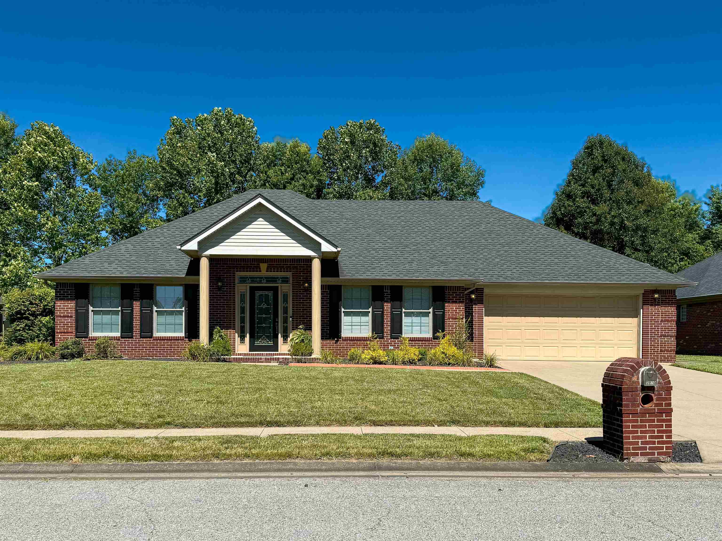 3910 Pine Lake Ct, Owensboro, Kentucky 42303, 3 Bedrooms Bedrooms, ,2 BathroomsBathrooms,Single Family Residence,For Sale,Pine Lake Ct,90014