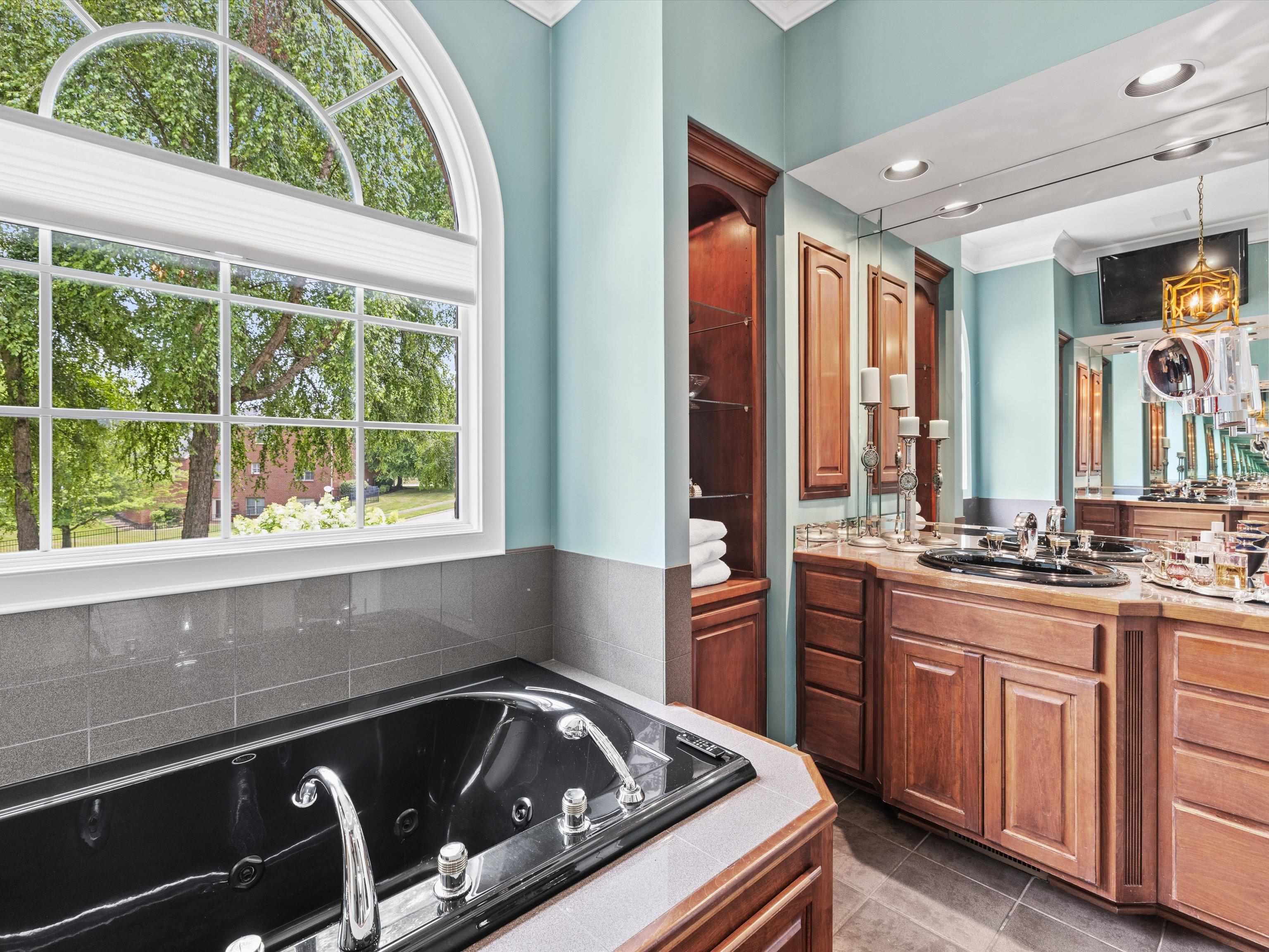 3038 Oak Knoll Cove, Owensboro, Kentucky 42303, 4 Bedrooms Bedrooms, ,2 BathroomsBathrooms,Single Family Residence,For Sale,Oak Knoll Cove,90023