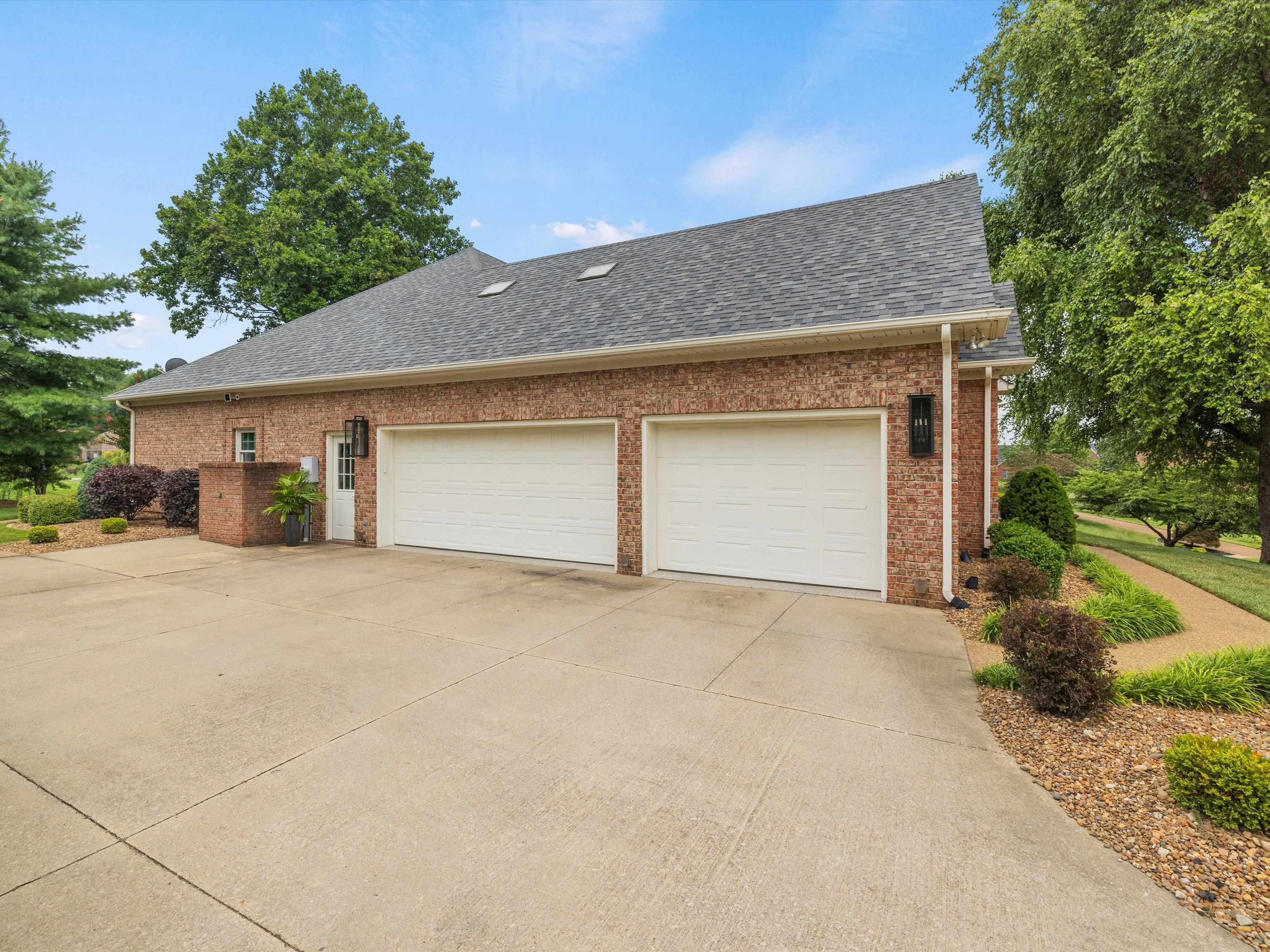 3038 Oak Knoll Cove, Owensboro, Kentucky 42303, 4 Bedrooms Bedrooms, ,2 BathroomsBathrooms,Single Family Residence,For Sale,Oak Knoll Cove,90023