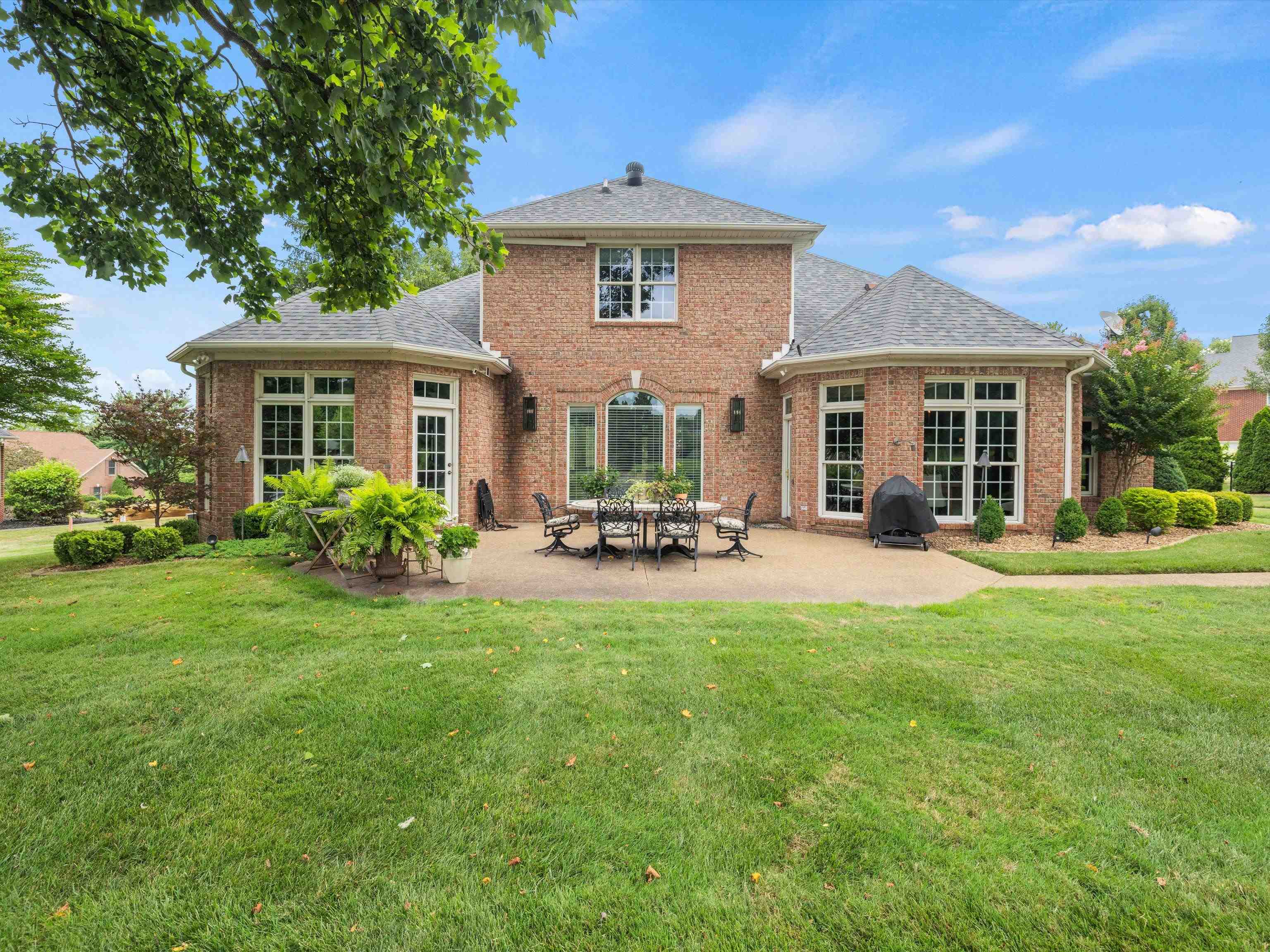 3038 Oak Knoll Cove, Owensboro, Kentucky 42303, 4 Bedrooms Bedrooms, ,2 BathroomsBathrooms,Single Family Residence,For Sale,Oak Knoll Cove,90023