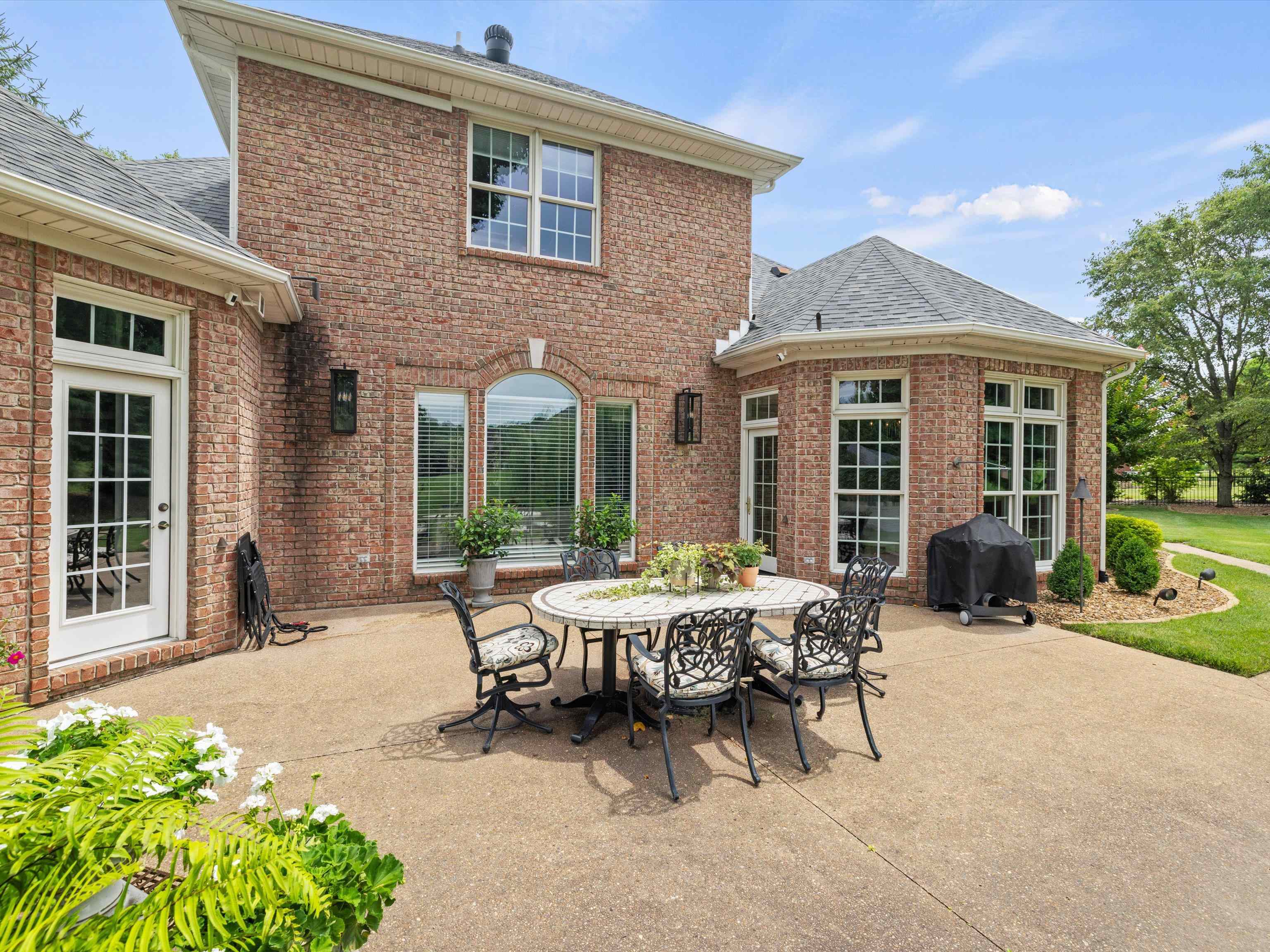3038 Oak Knoll Cove, Owensboro, Kentucky 42303, 4 Bedrooms Bedrooms, ,2 BathroomsBathrooms,Single Family Residence,For Sale,Oak Knoll Cove,90023