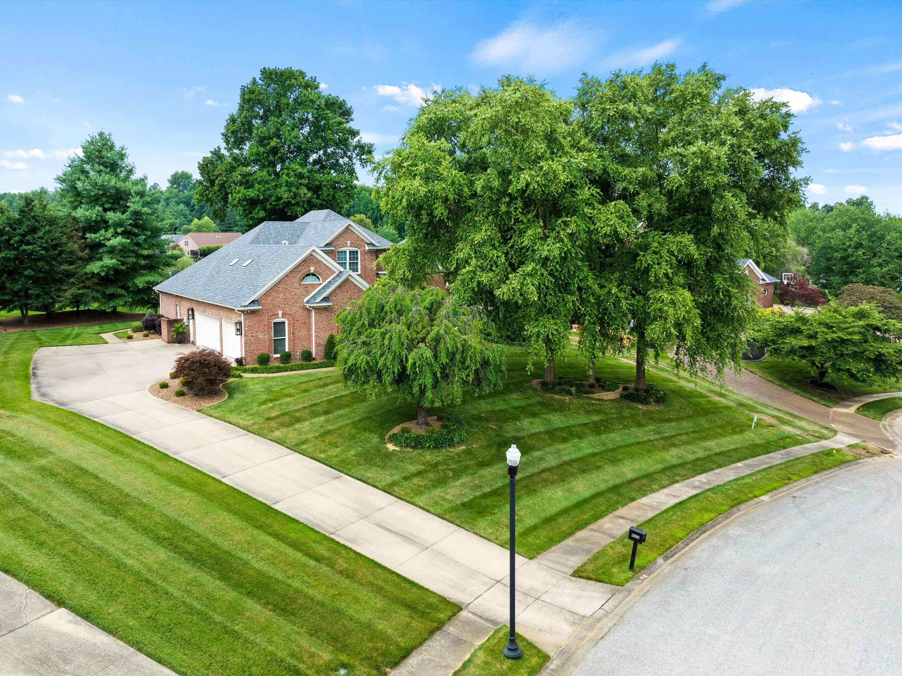 3038 Oak Knoll Cove, Owensboro, Kentucky 42303, 4 Bedrooms Bedrooms, ,2 BathroomsBathrooms,Single Family Residence,For Sale,Oak Knoll Cove,90023
