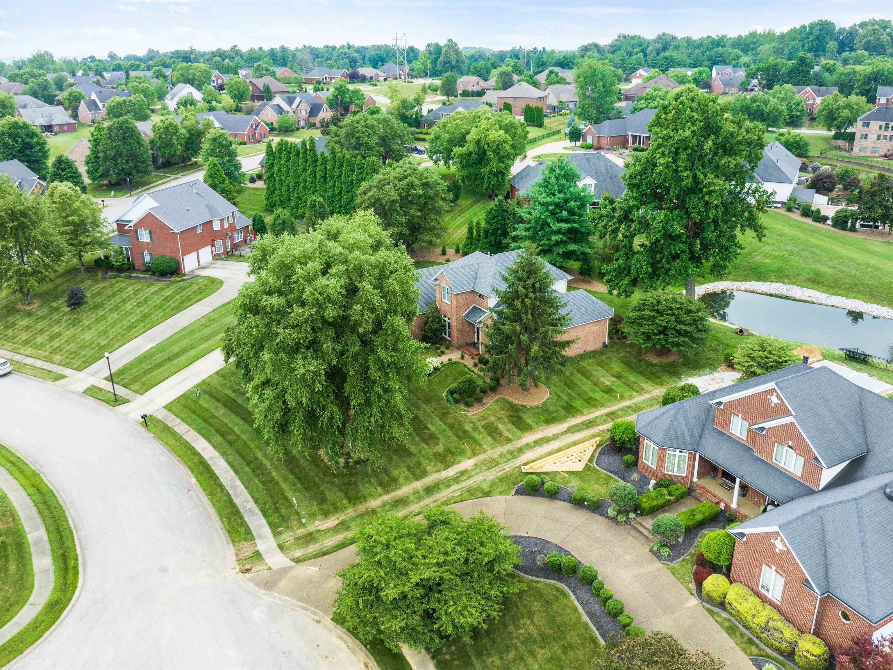 3038 Oak Knoll Cove, Owensboro, Kentucky 42303, 4 Bedrooms Bedrooms, ,2 BathroomsBathrooms,Single Family Residence,For Sale,Oak Knoll Cove,90023
