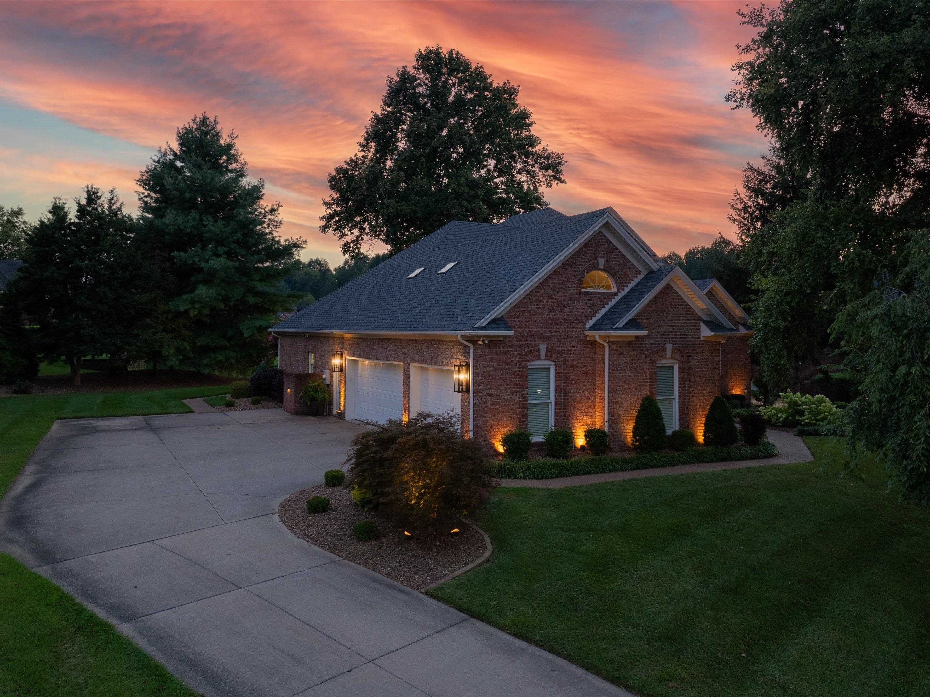 3038 Oak Knoll Cove, Owensboro, Kentucky 42303, 4 Bedrooms Bedrooms, ,2 BathroomsBathrooms,Single Family Residence,For Sale,Oak Knoll Cove,90023