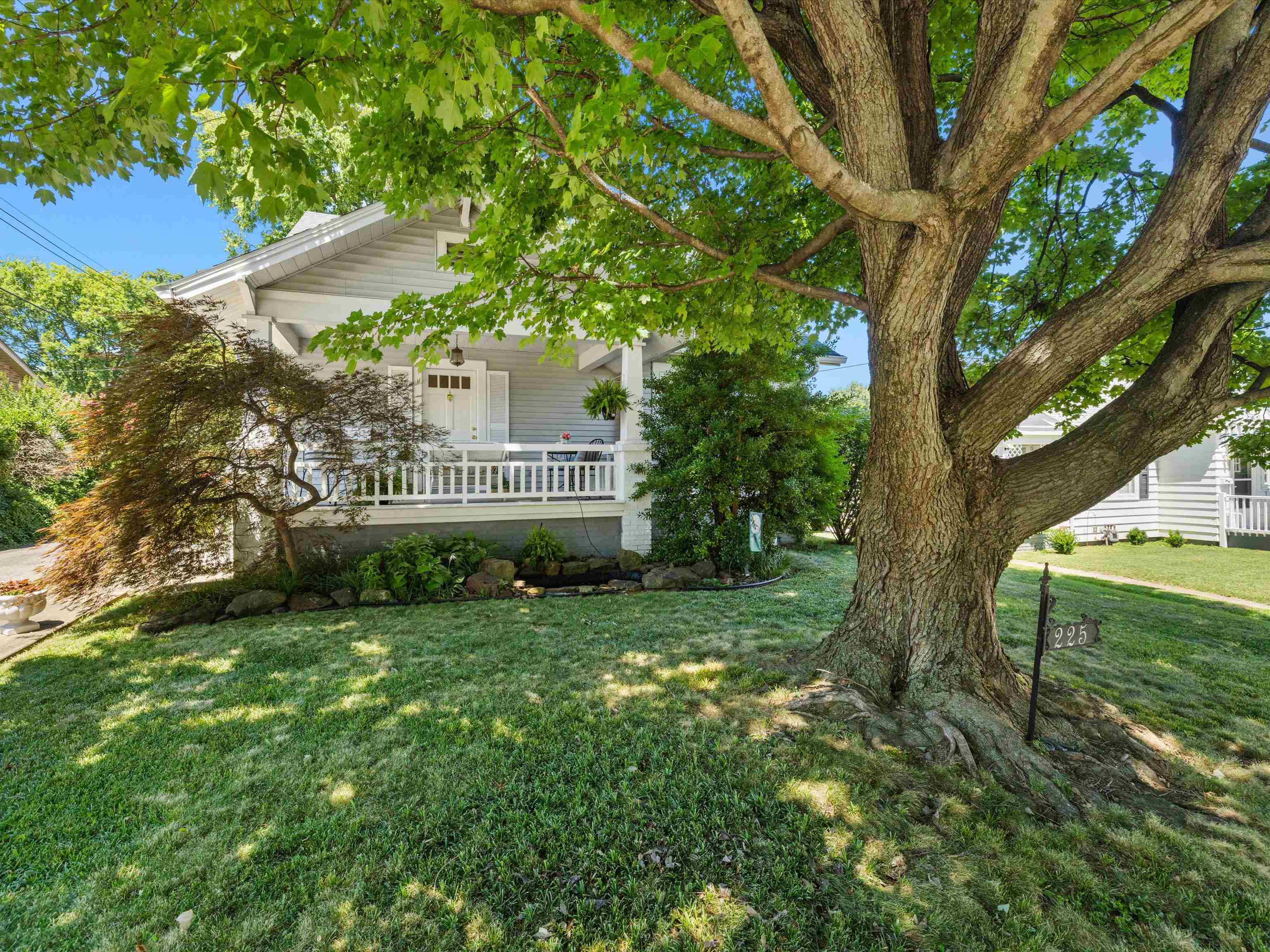 225 6th Street, Henderson, Kentucky 42420, 3 Bedrooms Bedrooms, ,3 BathroomsBathrooms,Single Family Residence,For Sale,6th Street,90025