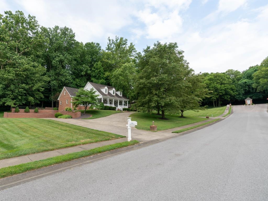 910 Belle Wood Dr, Henderson, Kentucky 42420, 5 Bedrooms Bedrooms, ,4 BathroomsBathrooms,Single Family Residence,For Sale,Belle Wood Dr,90035
