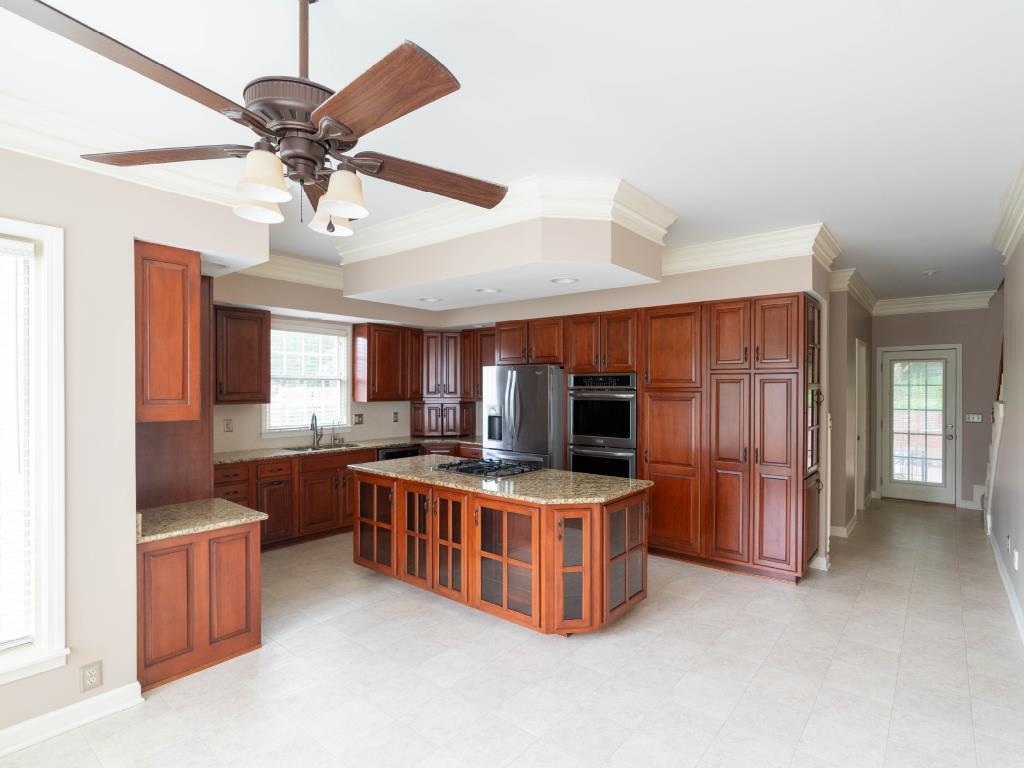 910 Belle Wood Dr, Henderson, Kentucky 42420, 5 Bedrooms Bedrooms, ,4 BathroomsBathrooms,Single Family Residence,For Sale,Belle Wood Dr,90035