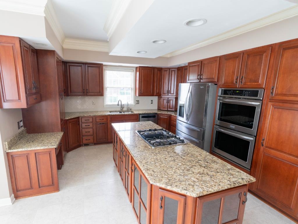 910 Belle Wood Dr, Henderson, Kentucky 42420, 5 Bedrooms Bedrooms, ,4 BathroomsBathrooms,Single Family Residence,For Sale,Belle Wood Dr,90035