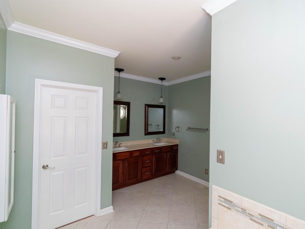 910 Belle Wood Dr, Henderson, Kentucky 42420, 5 Bedrooms Bedrooms, ,4 BathroomsBathrooms,Single Family Residence,For Sale,Belle Wood Dr,90035