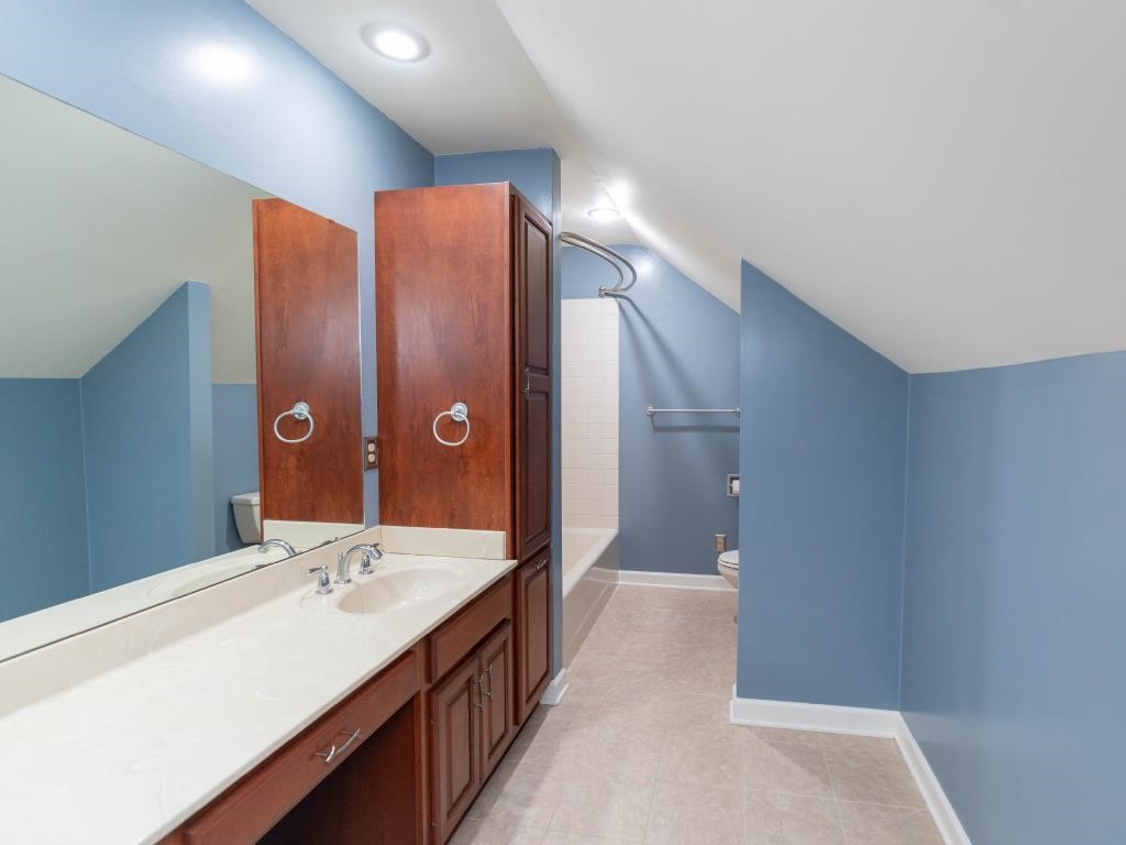 910 Belle Wood Dr, Henderson, Kentucky 42420, 5 Bedrooms Bedrooms, ,4 BathroomsBathrooms,Single Family Residence,For Sale,Belle Wood Dr,90035