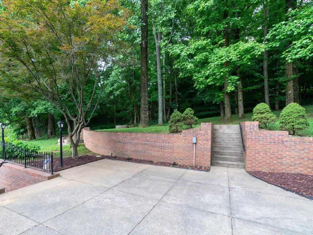 910 Belle Wood Dr, Henderson, Kentucky 42420, 5 Bedrooms Bedrooms, ,4 BathroomsBathrooms,Single Family Residence,For Sale,Belle Wood Dr,90035