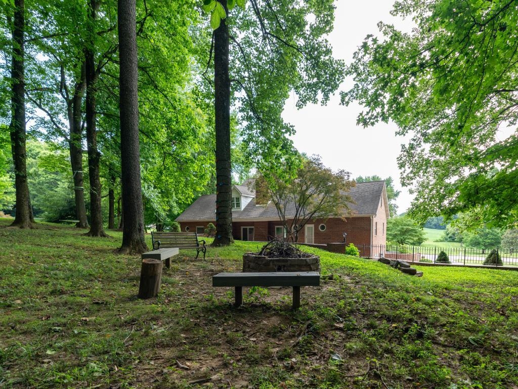 910 Belle Wood Dr, Henderson, Kentucky 42420, 5 Bedrooms Bedrooms, ,4 BathroomsBathrooms,Single Family Residence,For Sale,Belle Wood Dr,90035