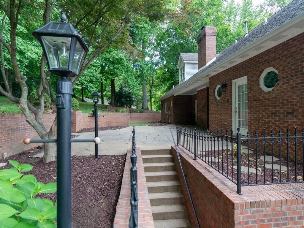 910 Belle Wood Dr, Henderson, Kentucky 42420, 5 Bedrooms Bedrooms, ,4 BathroomsBathrooms,Single Family Residence,For Sale,Belle Wood Dr,90035