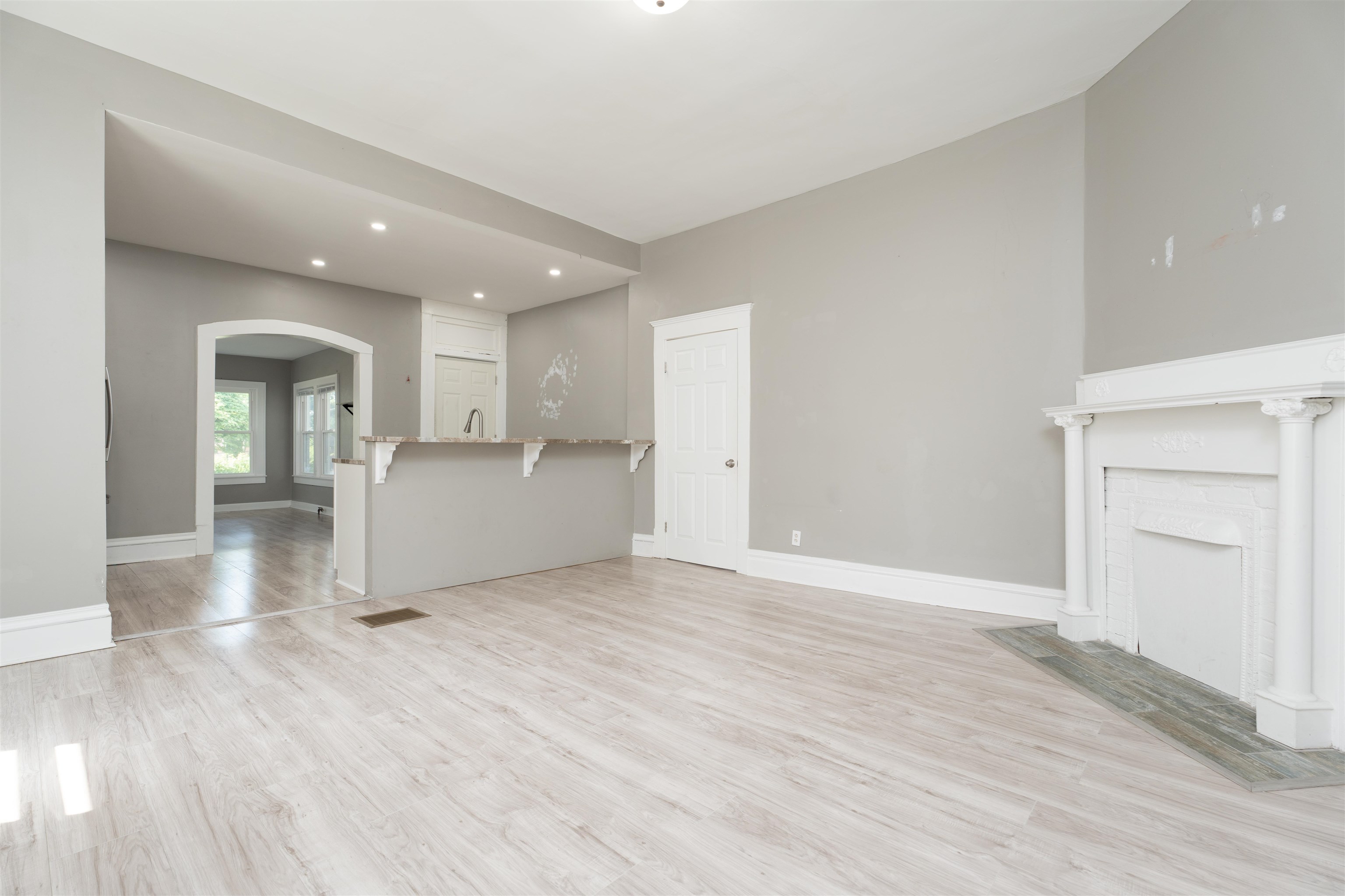 130 W 20th Street, Owensboro, Kentucky 42303, 3 Bedrooms Bedrooms, ,2 BathroomsBathrooms,Single Family Residence,For Sale,W 20th Street,90040