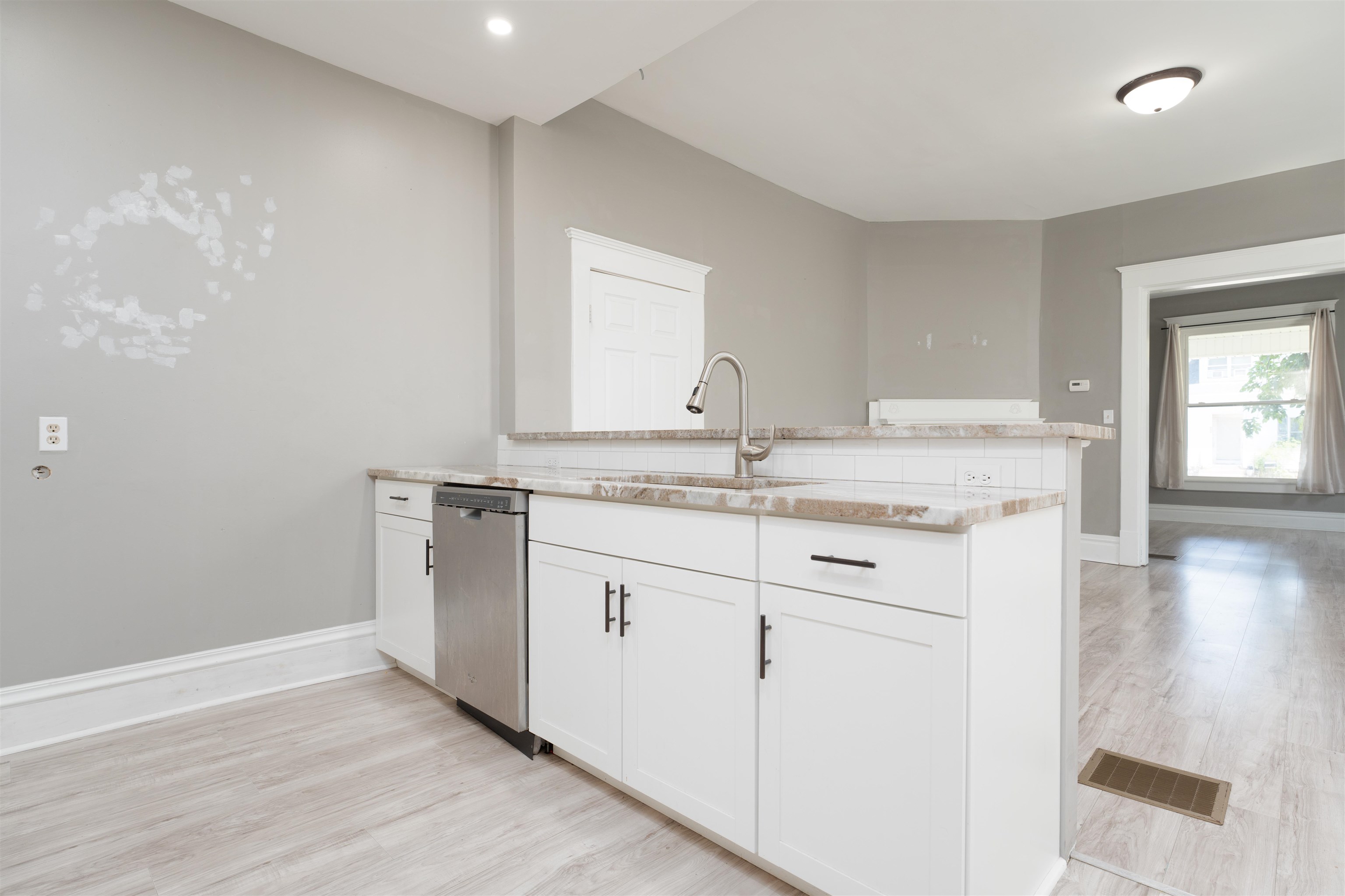 130 W 20th Street, Owensboro, Kentucky 42303, 3 Bedrooms Bedrooms, ,2 BathroomsBathrooms,Single Family Residence,For Sale,W 20th Street,90040