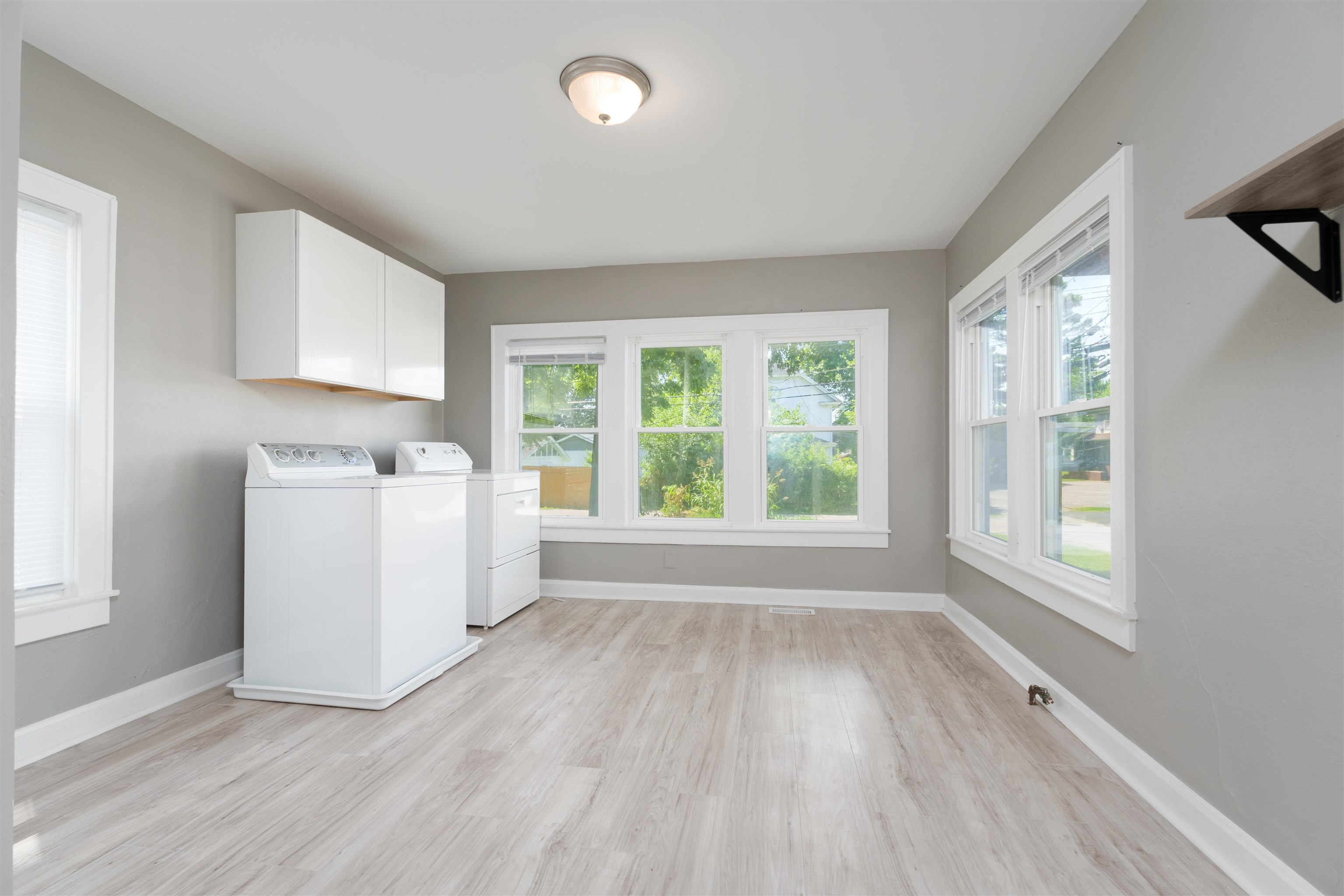 130 W 20th Street, Owensboro, Kentucky 42303, 3 Bedrooms Bedrooms, ,2 BathroomsBathrooms,Single Family Residence,For Sale,W 20th Street,90040