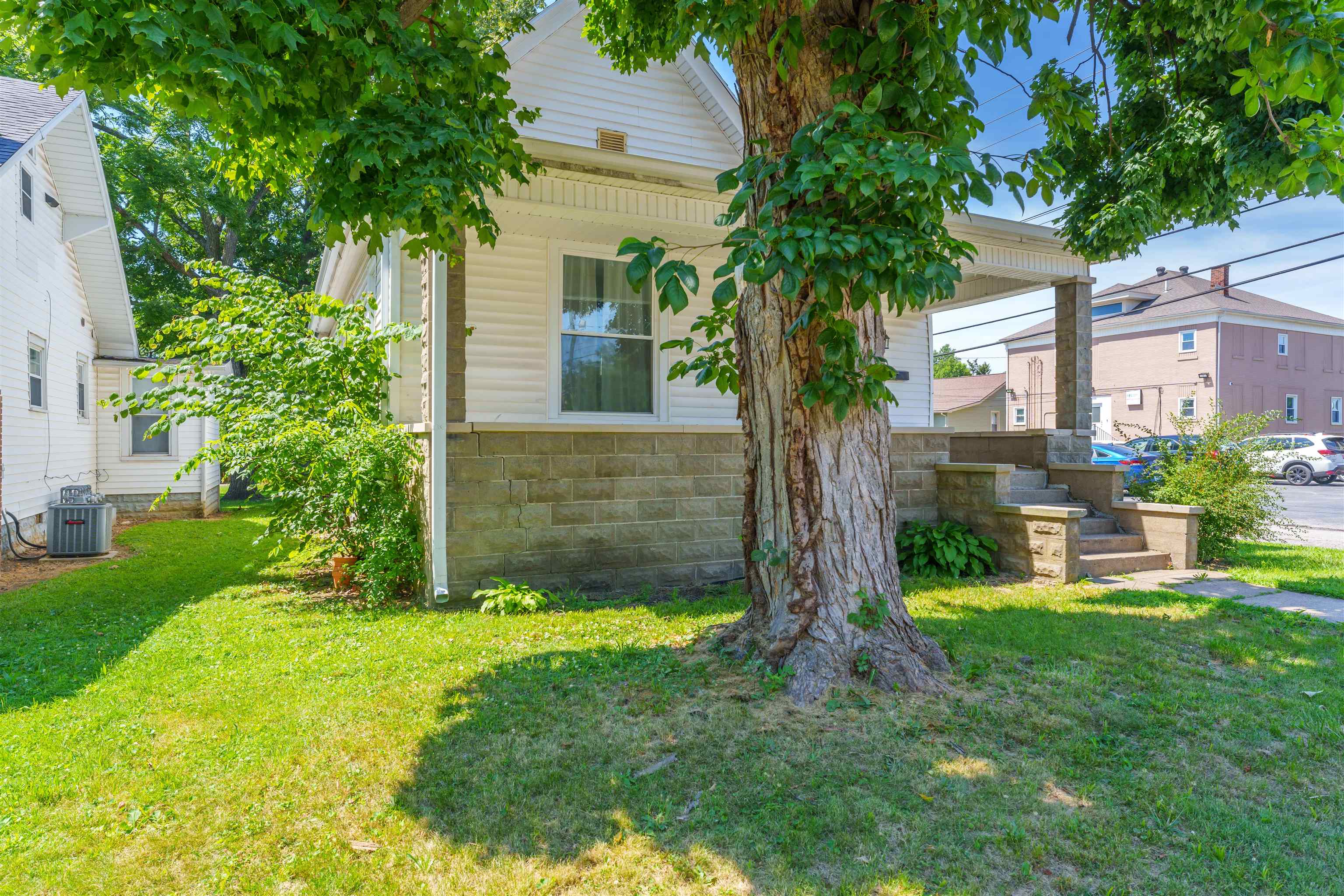 130 W 20th Street, Owensboro, Kentucky 42303, 3 Bedrooms Bedrooms, ,2 BathroomsBathrooms,Single Family Residence,For Sale,W 20th Street,90040