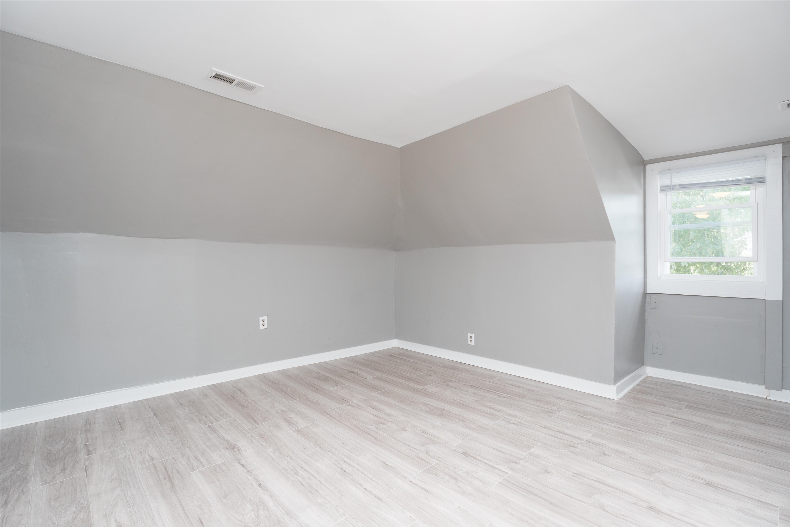 130 W 20th Street, Owensboro, Kentucky 42303, 3 Bedrooms Bedrooms, ,2 BathroomsBathrooms,Single Family Residence,For Sale,W 20th Street,90040