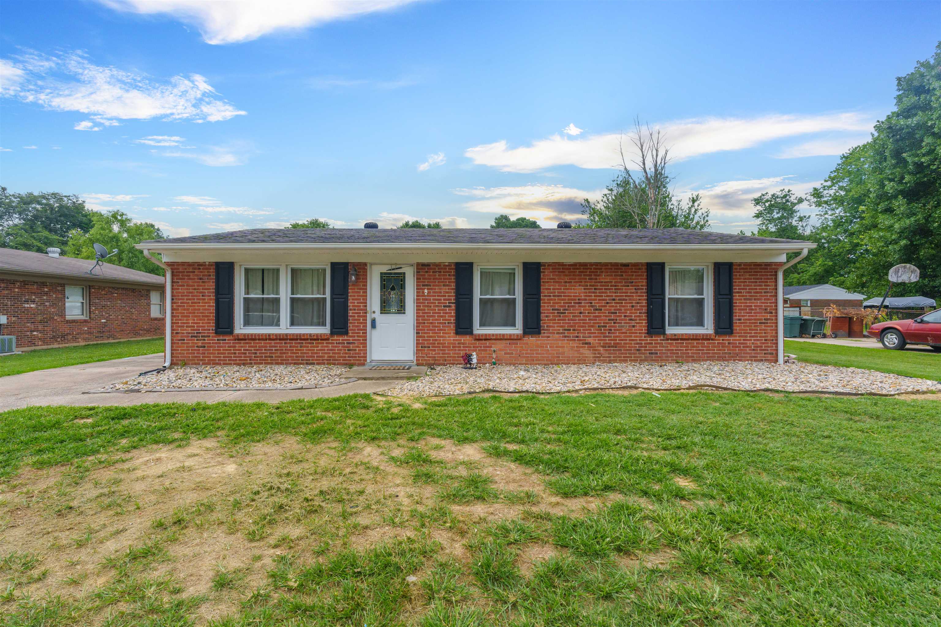 712 Rand Road, Owensboro, Kentucky 42301, 3 Bedrooms Bedrooms, ,1 BathroomBathrooms,Single Family Residence,For Sale,Rand Road,90041