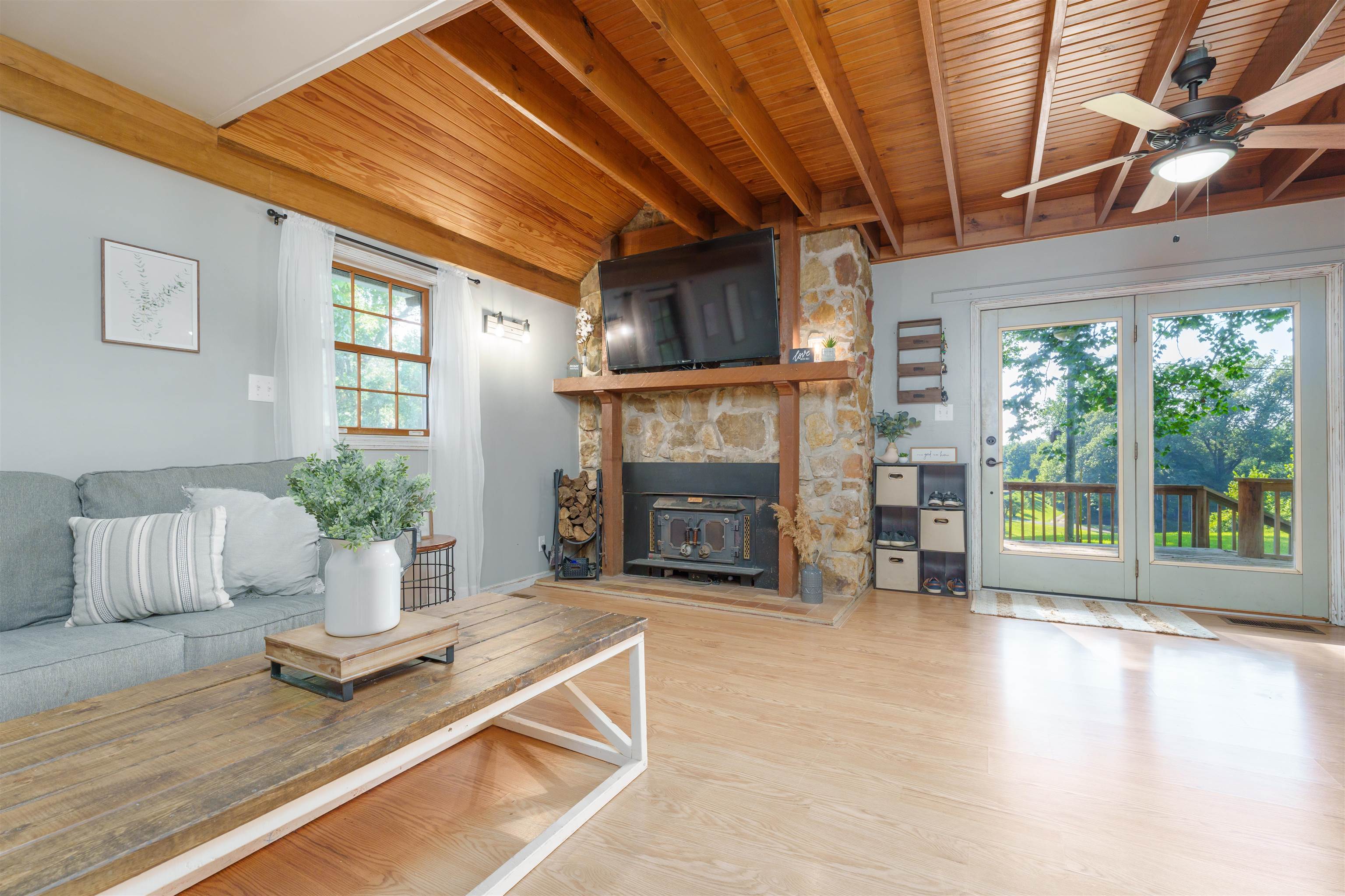 8445 Pleasant Hill Rd., Henderson, Kentucky 42420, 3 Bedrooms Bedrooms, ,2 BathroomsBathrooms,Single Family Residence,For Sale,Pleasant Hill Rd.,90042