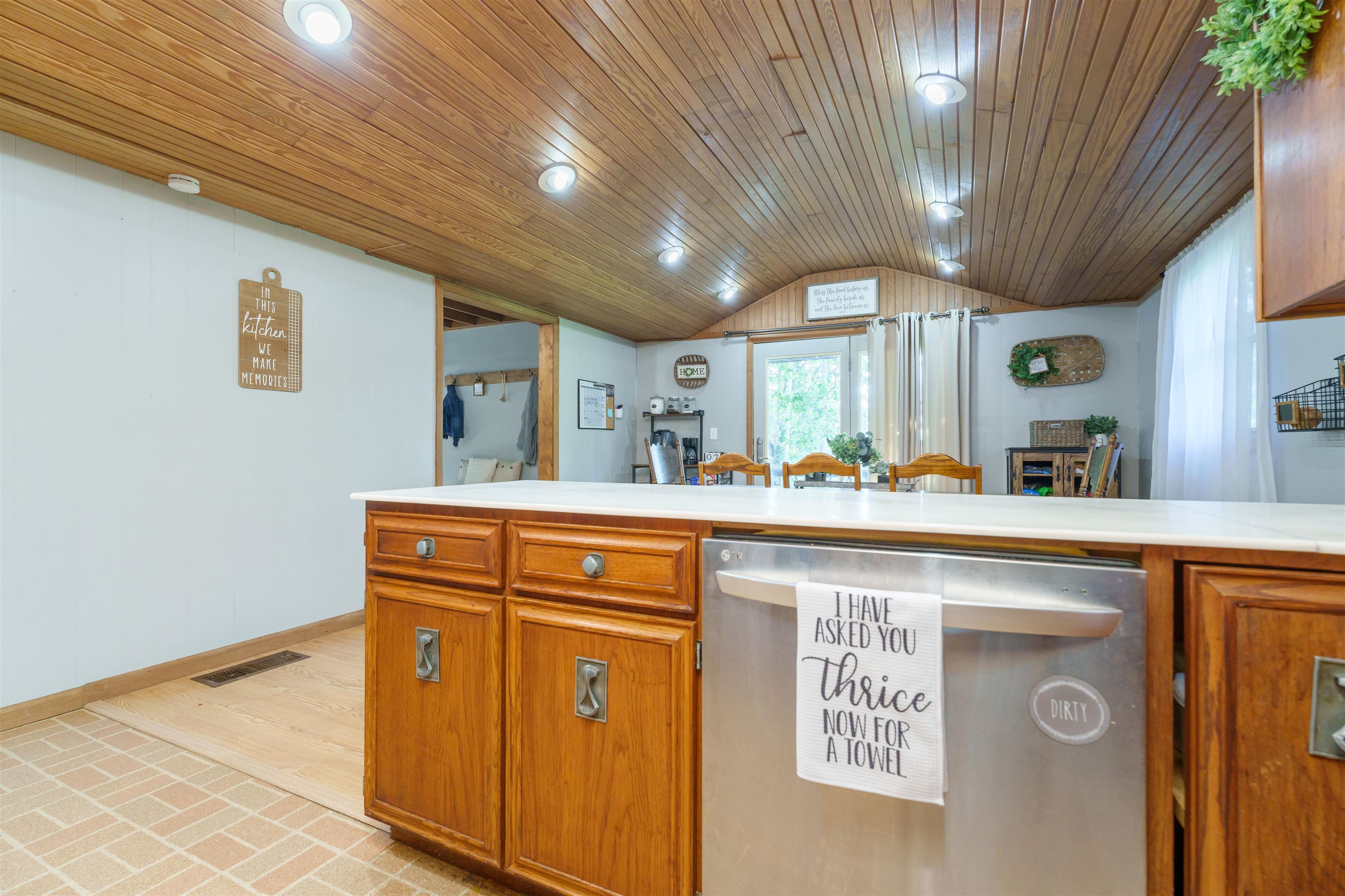 8445 Pleasant Hill Rd., Henderson, Kentucky 42420, 3 Bedrooms Bedrooms, ,2 BathroomsBathrooms,Single Family Residence,For Sale,Pleasant Hill Rd.,90042