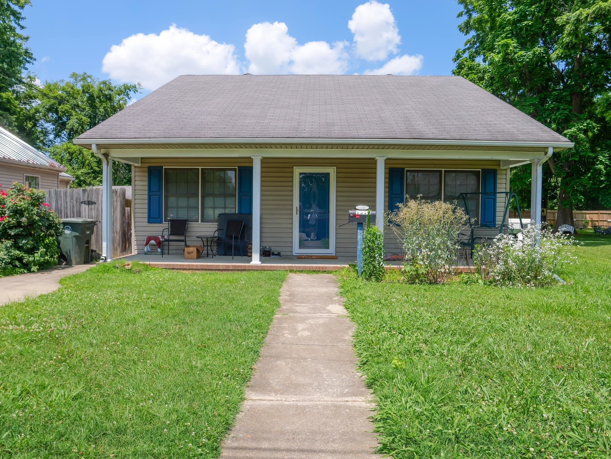 1519 E 20th St, Owensboro, Kentucky 42303, 3 Bedrooms Bedrooms, ,1 BathroomBathrooms,Single Family Residence,For Sale,E 20th St,90044