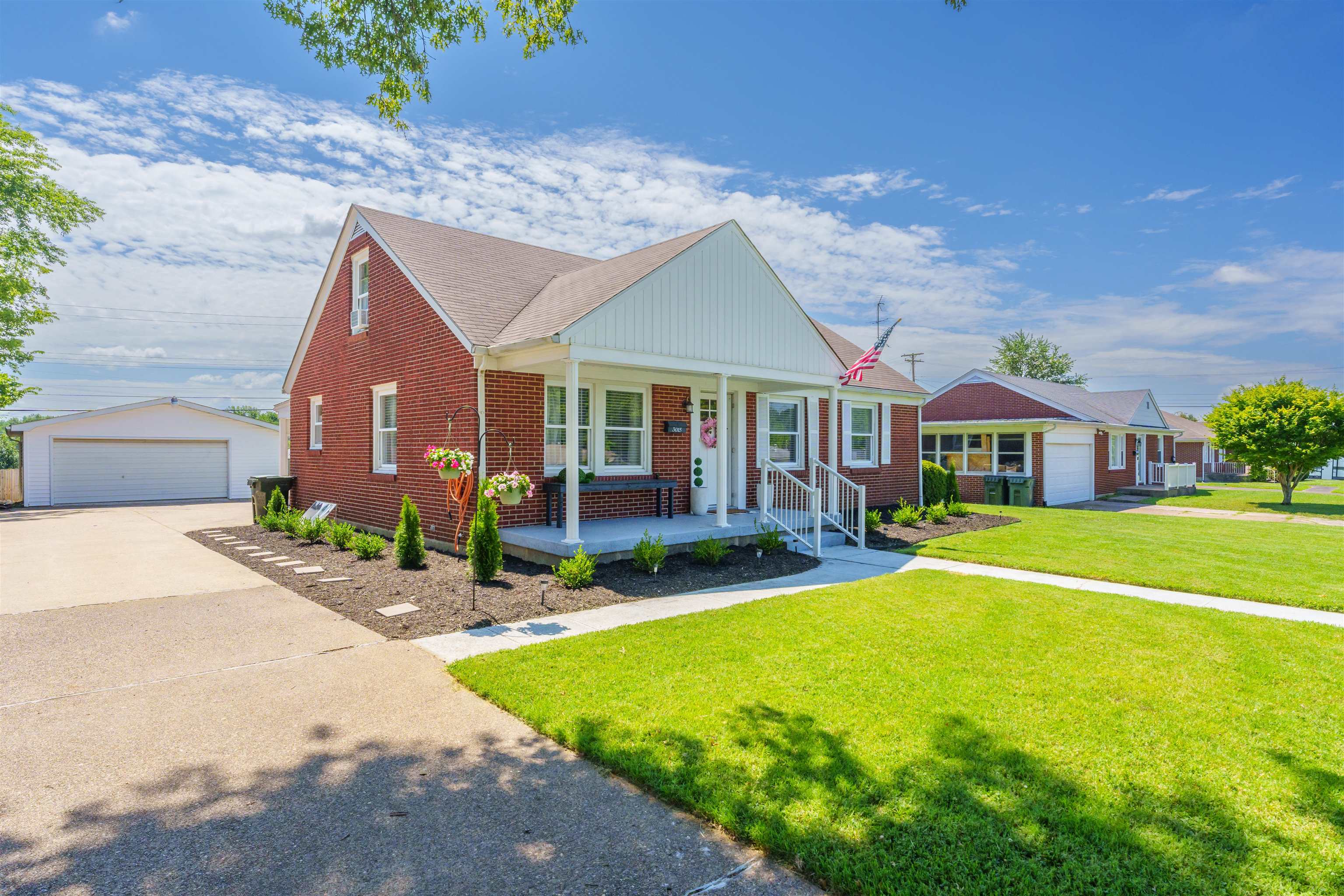 3015 Meadowland Drive, Owensboro, Kentucky 42303, 5 Bedrooms Bedrooms, ,2 BathroomsBathrooms,Single Family Residence,For Sale,Meadowland Drive,90046