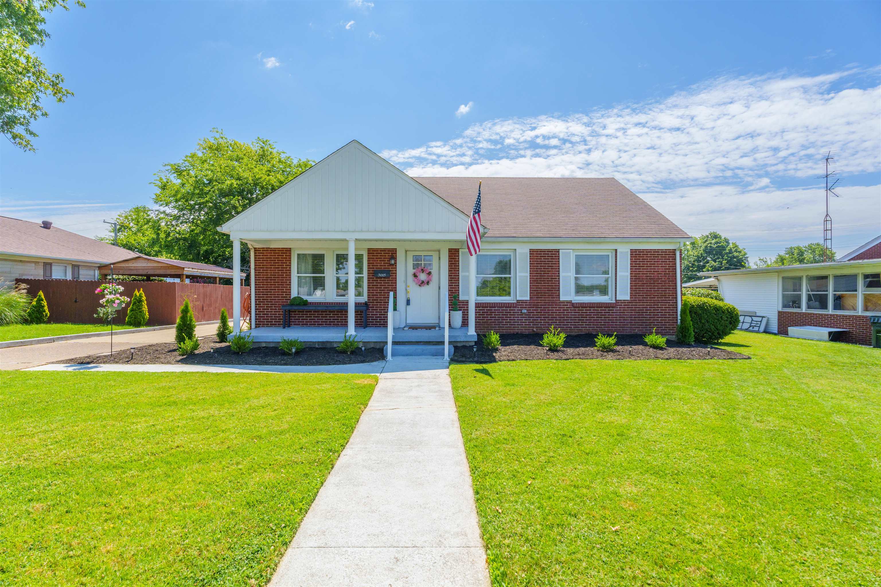 3015 Meadowland Drive, Owensboro, Kentucky 42303, 5 Bedrooms Bedrooms, ,2 BathroomsBathrooms,Single Family Residence,For Sale,Meadowland Drive,90046
