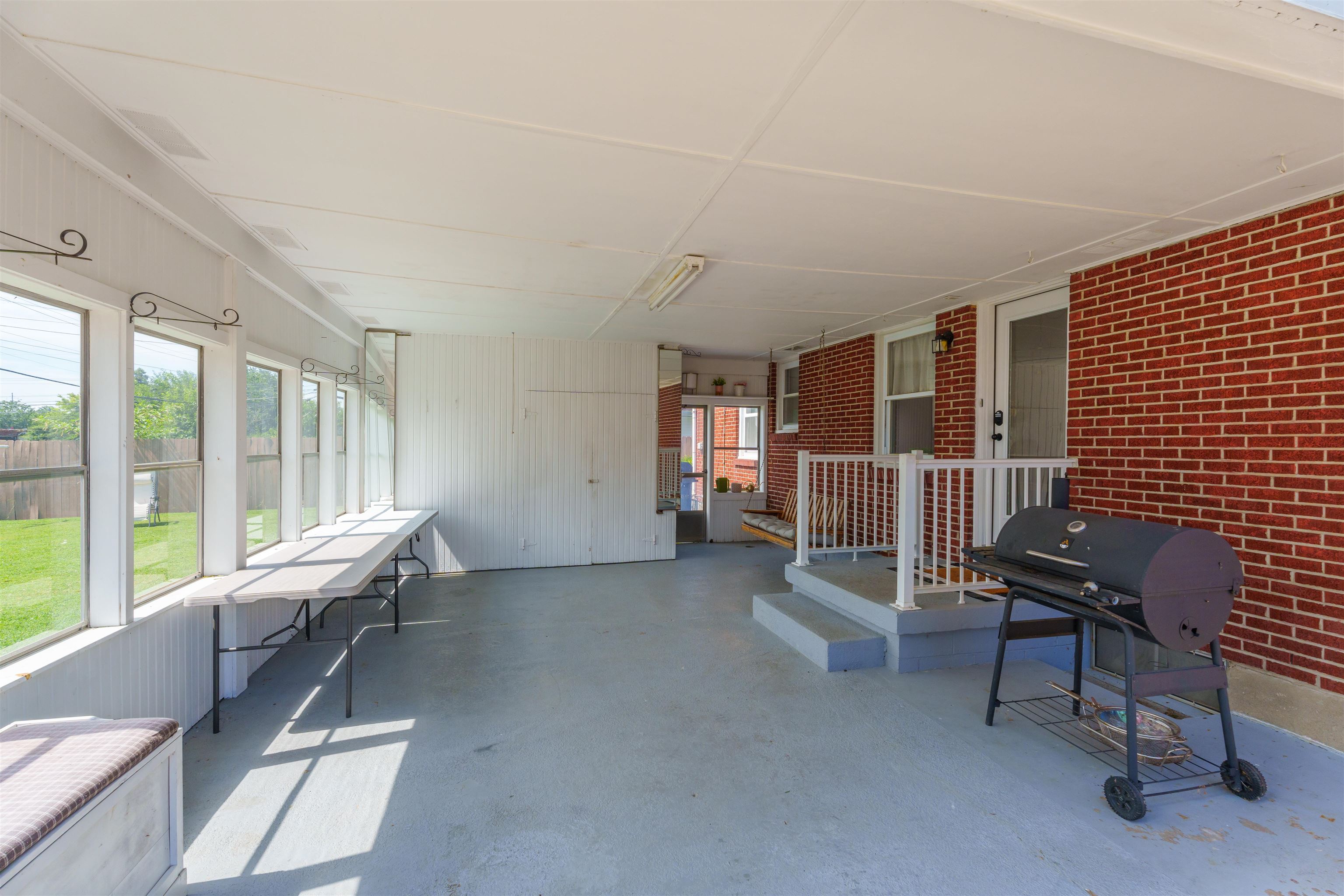 3015 Meadowland Drive, Owensboro, Kentucky 42303, 5 Bedrooms Bedrooms, ,2 BathroomsBathrooms,Single Family Residence,For Sale,Meadowland Drive,90046