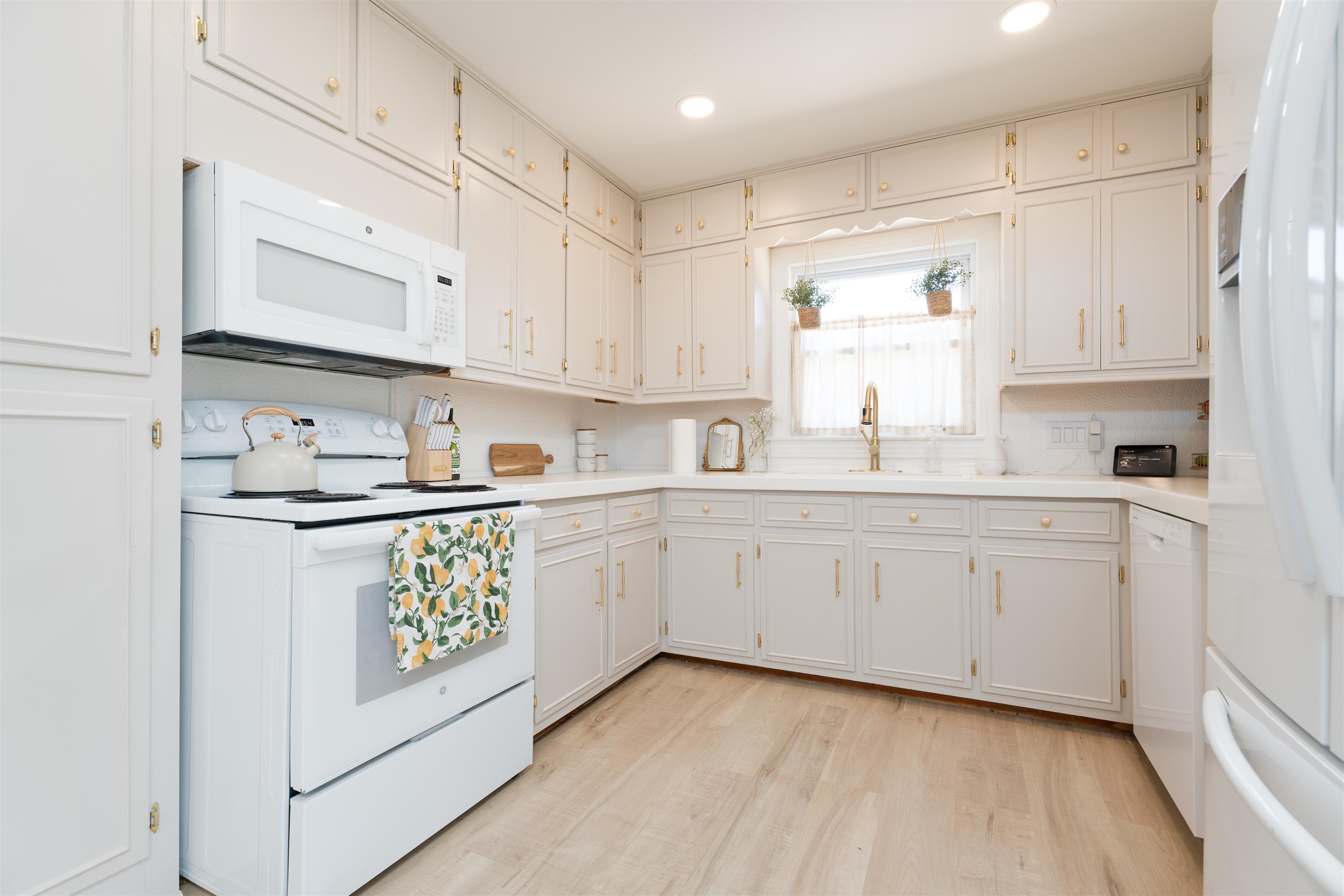 3015 Meadowland Drive, Owensboro, Kentucky 42303, 5 Bedrooms Bedrooms, ,2 BathroomsBathrooms,Single Family Residence,For Sale,Meadowland Drive,90046