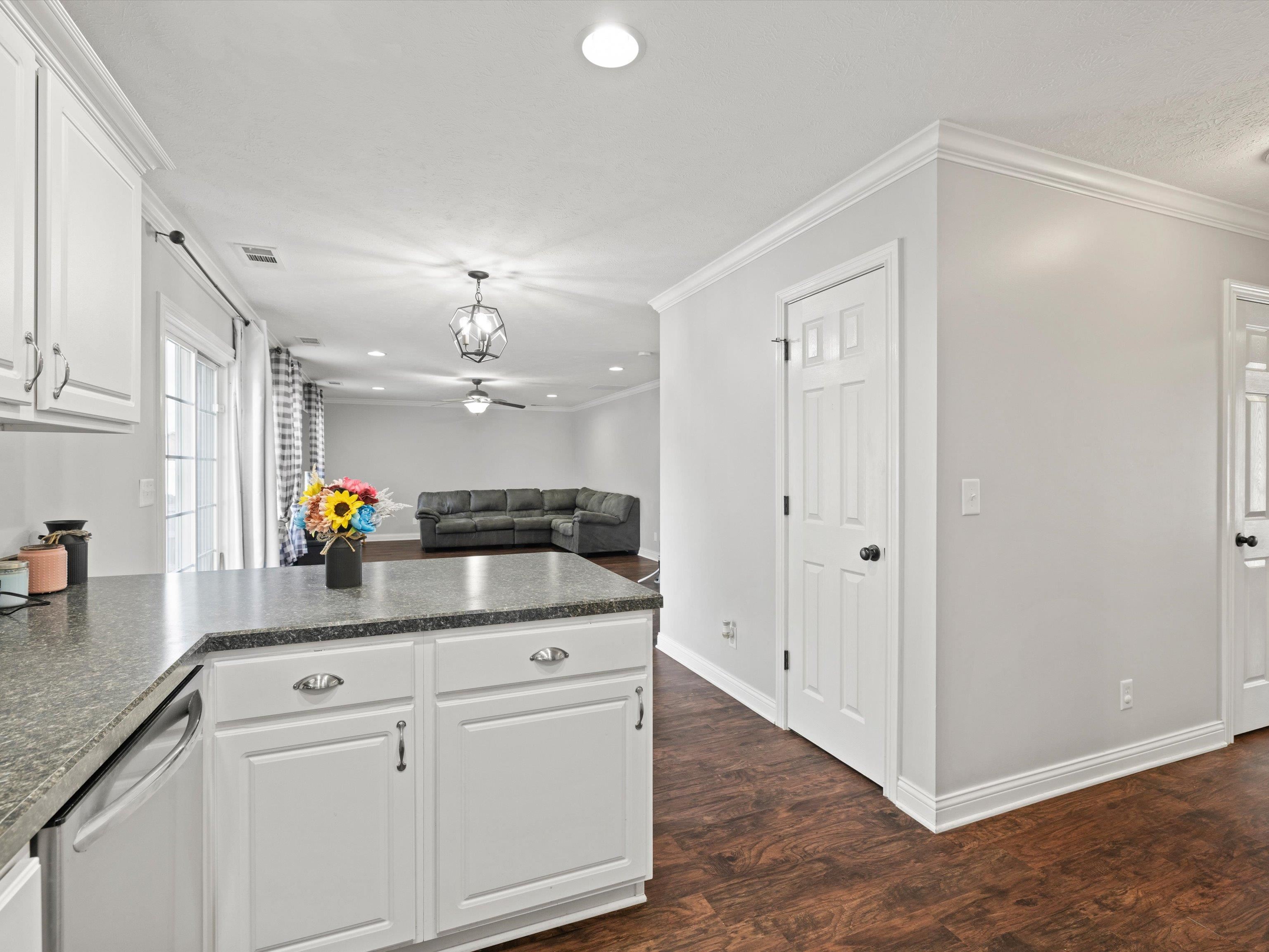 210 Santa Maria Drive, Owensboro, Kentucky 42301, 4 Bedrooms Bedrooms, ,2 BathroomsBathrooms,Single Family Residence,For Sale,Santa Maria Drive,90047