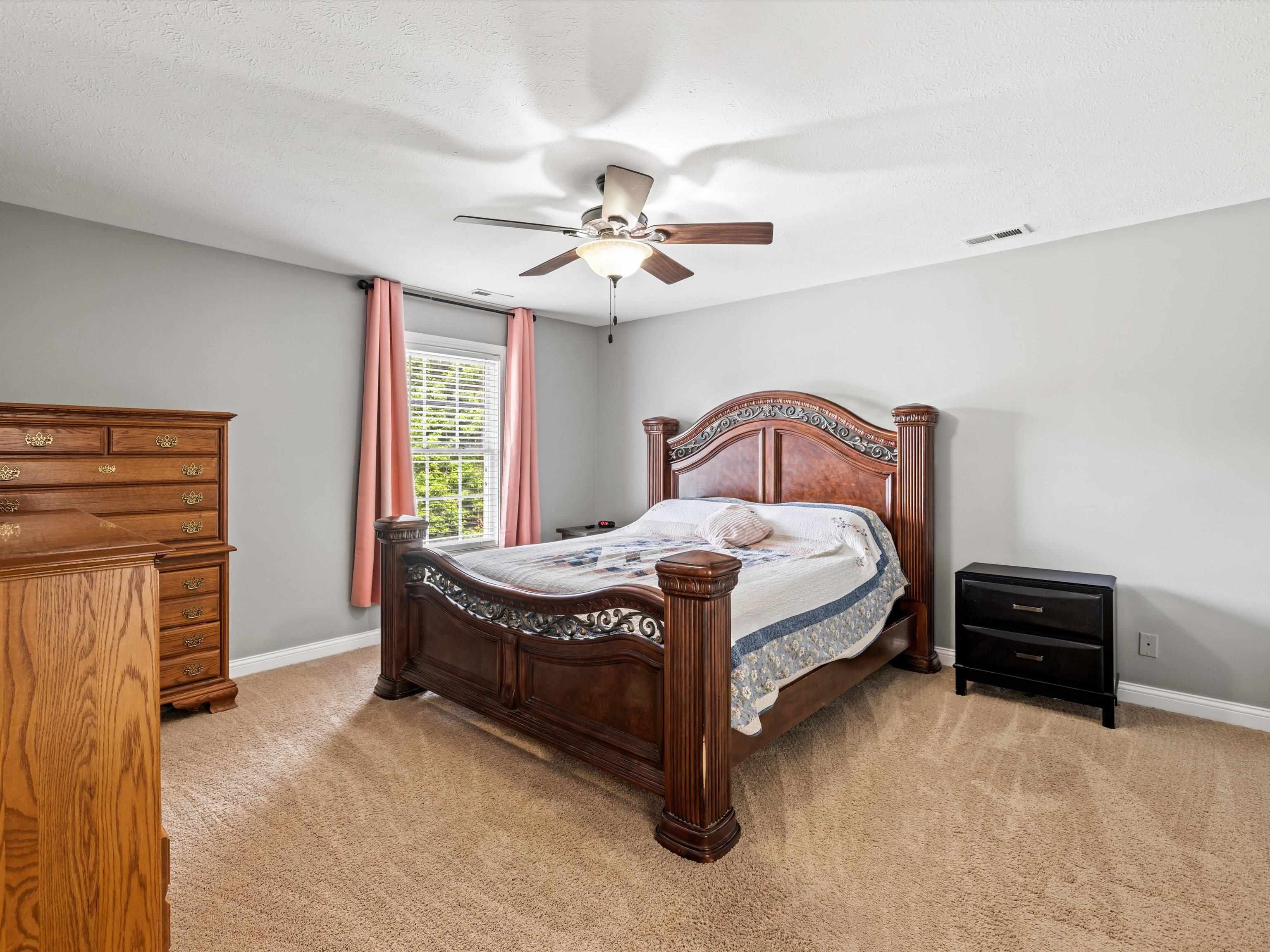 210 Santa Maria Drive, Owensboro, Kentucky 42301, 4 Bedrooms Bedrooms, ,2 BathroomsBathrooms,Single Family Residence,For Sale,Santa Maria Drive,90047
