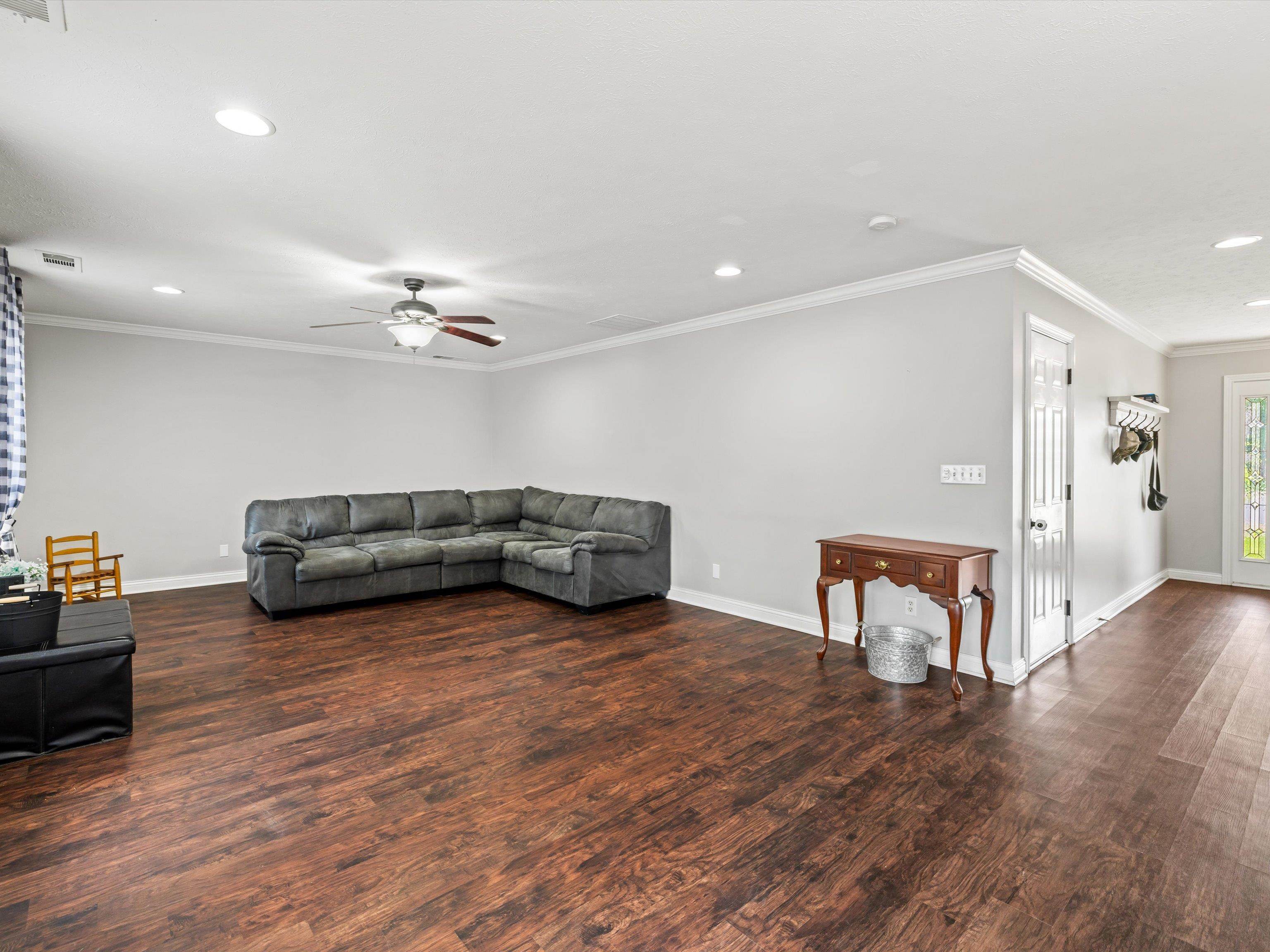 210 Santa Maria Drive, Owensboro, Kentucky 42301, 4 Bedrooms Bedrooms, ,2 BathroomsBathrooms,Single Family Residence,For Sale,Santa Maria Drive,90047