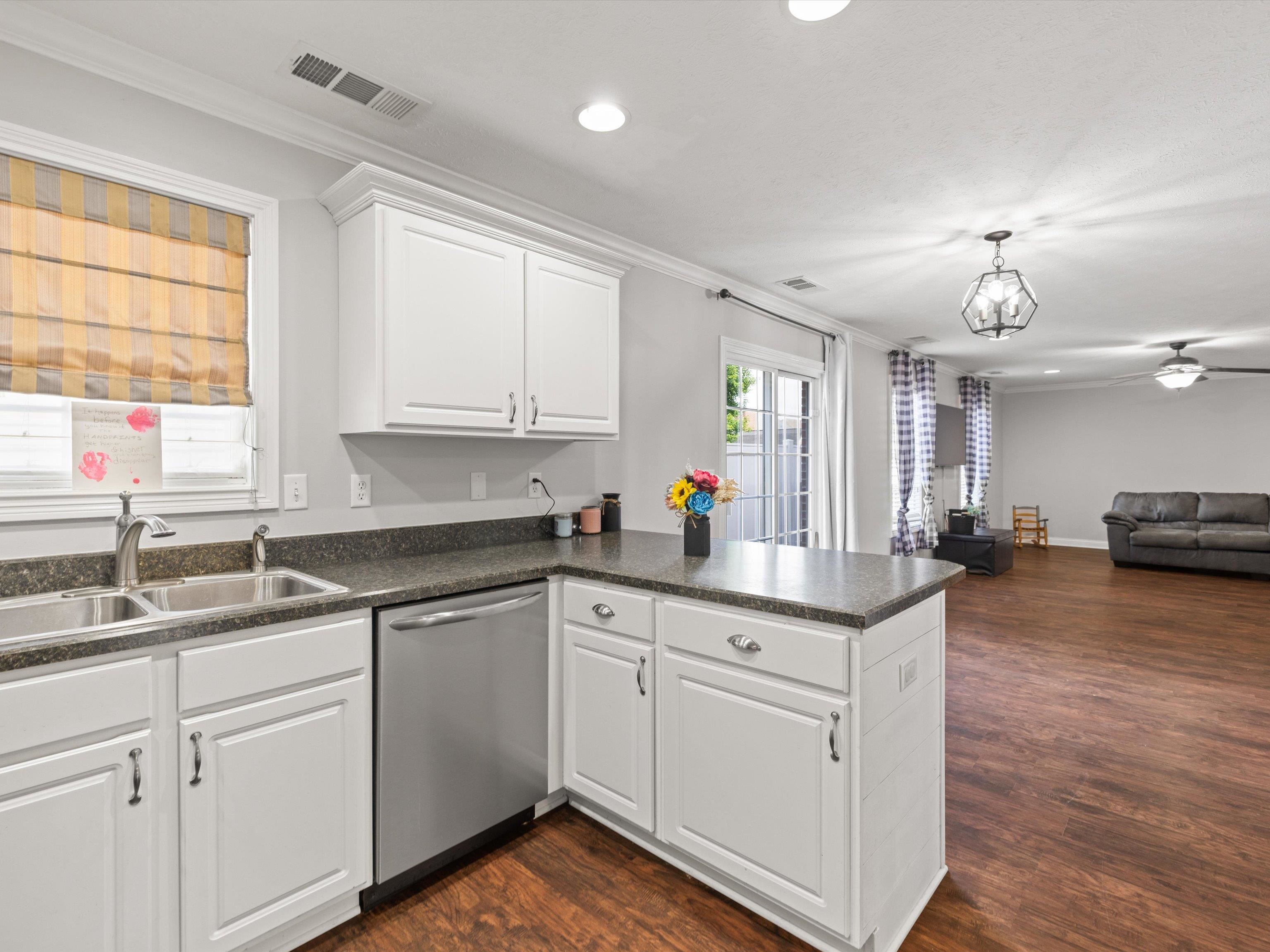 210 Santa Maria Drive, Owensboro, Kentucky 42301, 4 Bedrooms Bedrooms, ,2 BathroomsBathrooms,Single Family Residence,For Sale,Santa Maria Drive,90047