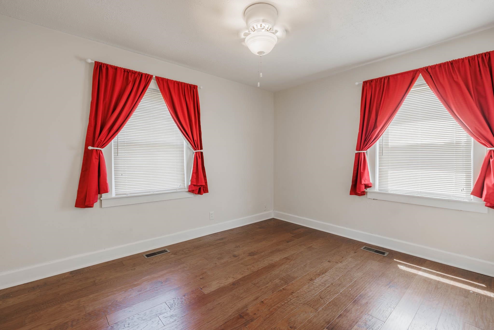 1933 Windsor Ave, Owensboro, Kentucky 42301, 2 Bedrooms Bedrooms, ,1 BathroomBathrooms,Single Family Residence,For Sale,Windsor Ave,90049