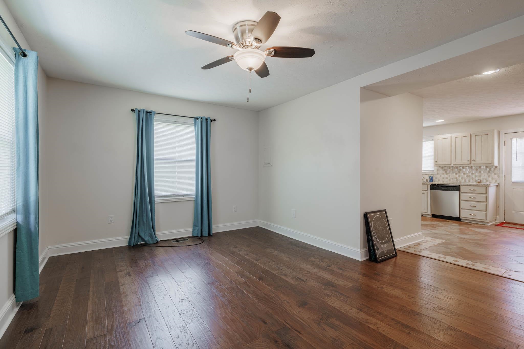 1933 Windsor Ave, Owensboro, Kentucky 42301, 2 Bedrooms Bedrooms, ,1 BathroomBathrooms,Single Family Residence,For Sale,Windsor Ave,90049