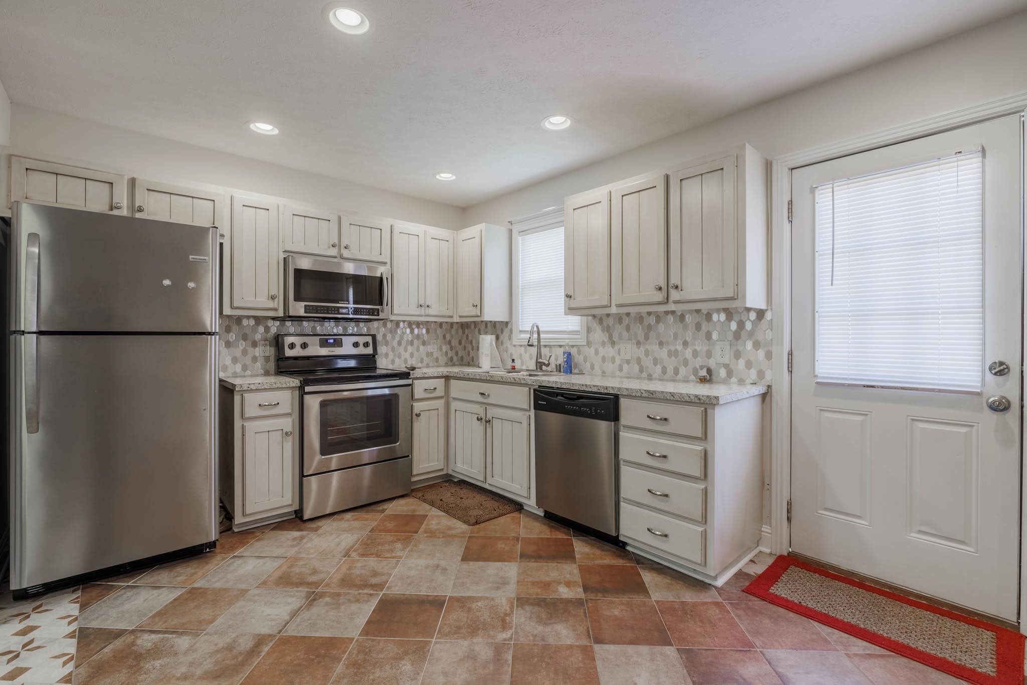 1933 Windsor Ave, Owensboro, Kentucky 42301, 2 Bedrooms Bedrooms, ,1 BathroomBathrooms,Single Family Residence,For Sale,Windsor Ave,90049