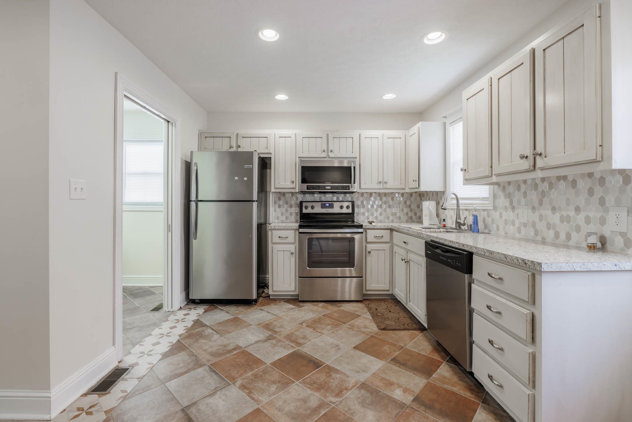 1933 Windsor Ave, Owensboro, Kentucky 42301, 2 Bedrooms Bedrooms, ,1 BathroomBathrooms,Single Family Residence,For Sale,Windsor Ave,90049