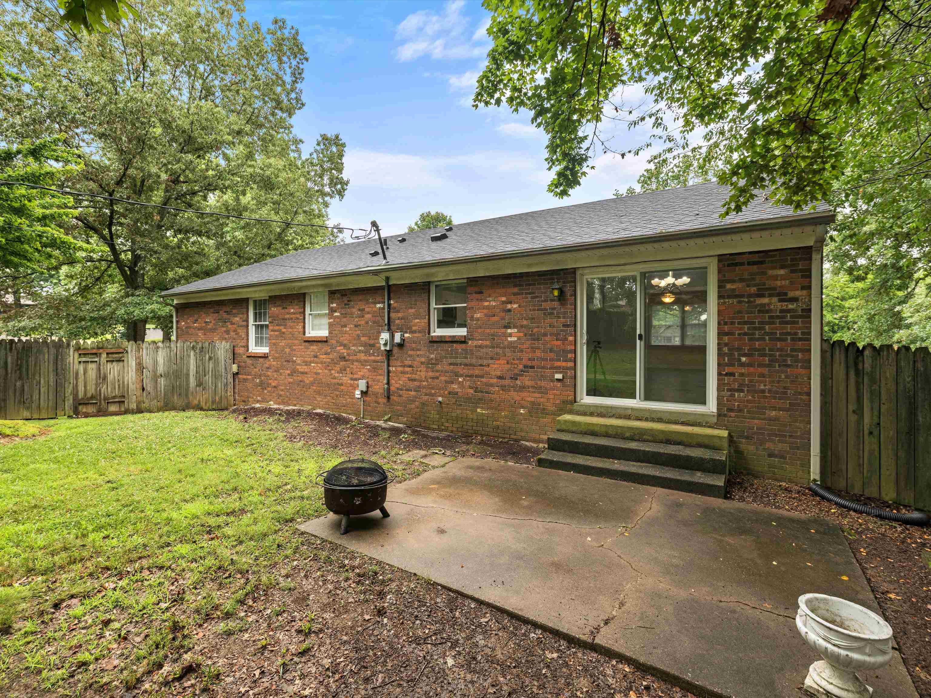 2332 Crescent Hill Court, Owensboro, Kentucky 42303, 3 Bedrooms Bedrooms, ,2 BathroomsBathrooms,Single Family Residence,For Sale,Crescent Hill Court,90069