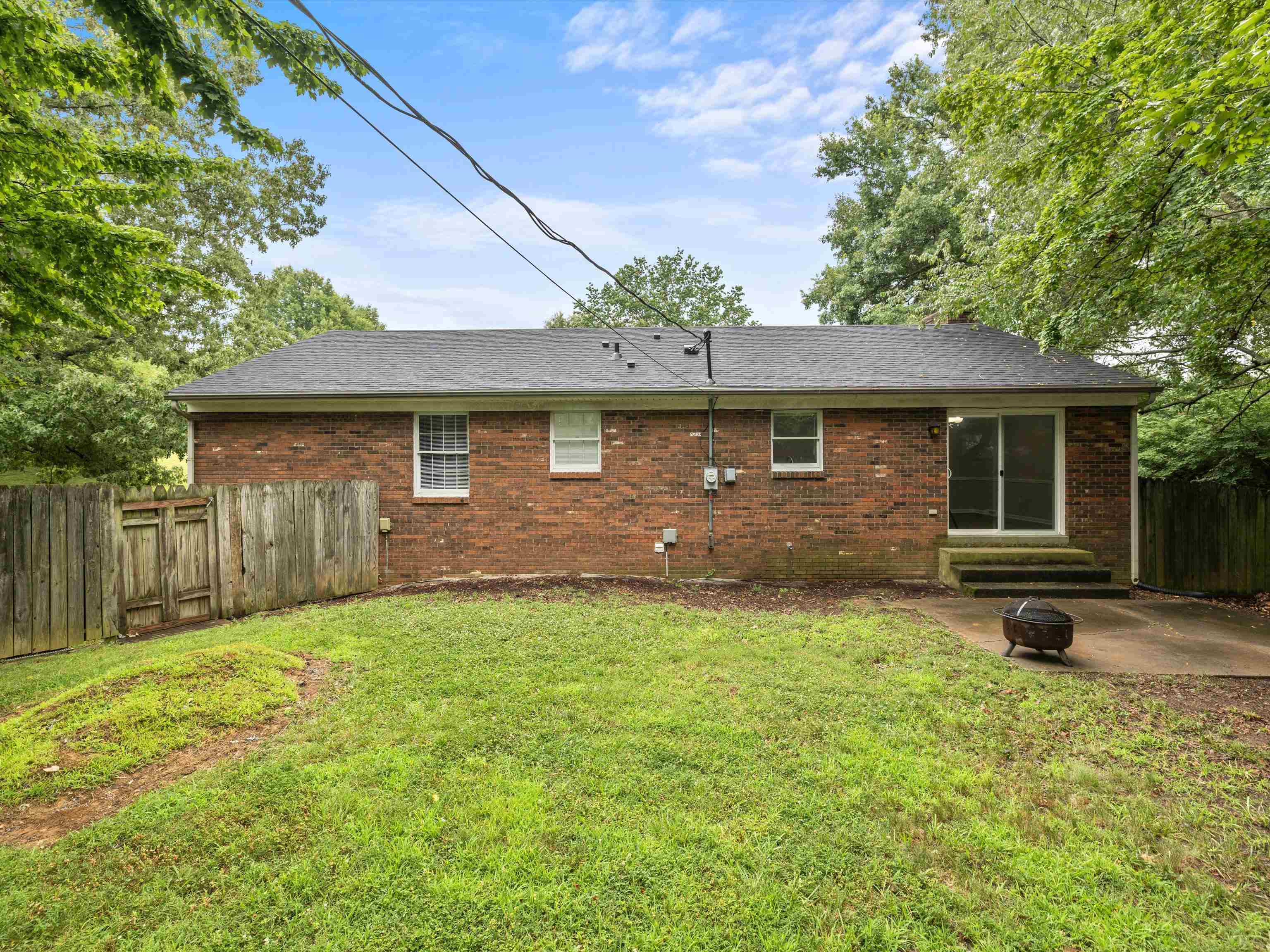2332 Crescent Hill Court, Owensboro, Kentucky 42303, 3 Bedrooms Bedrooms, ,2 BathroomsBathrooms,Single Family Residence,For Sale,Crescent Hill Court,90069