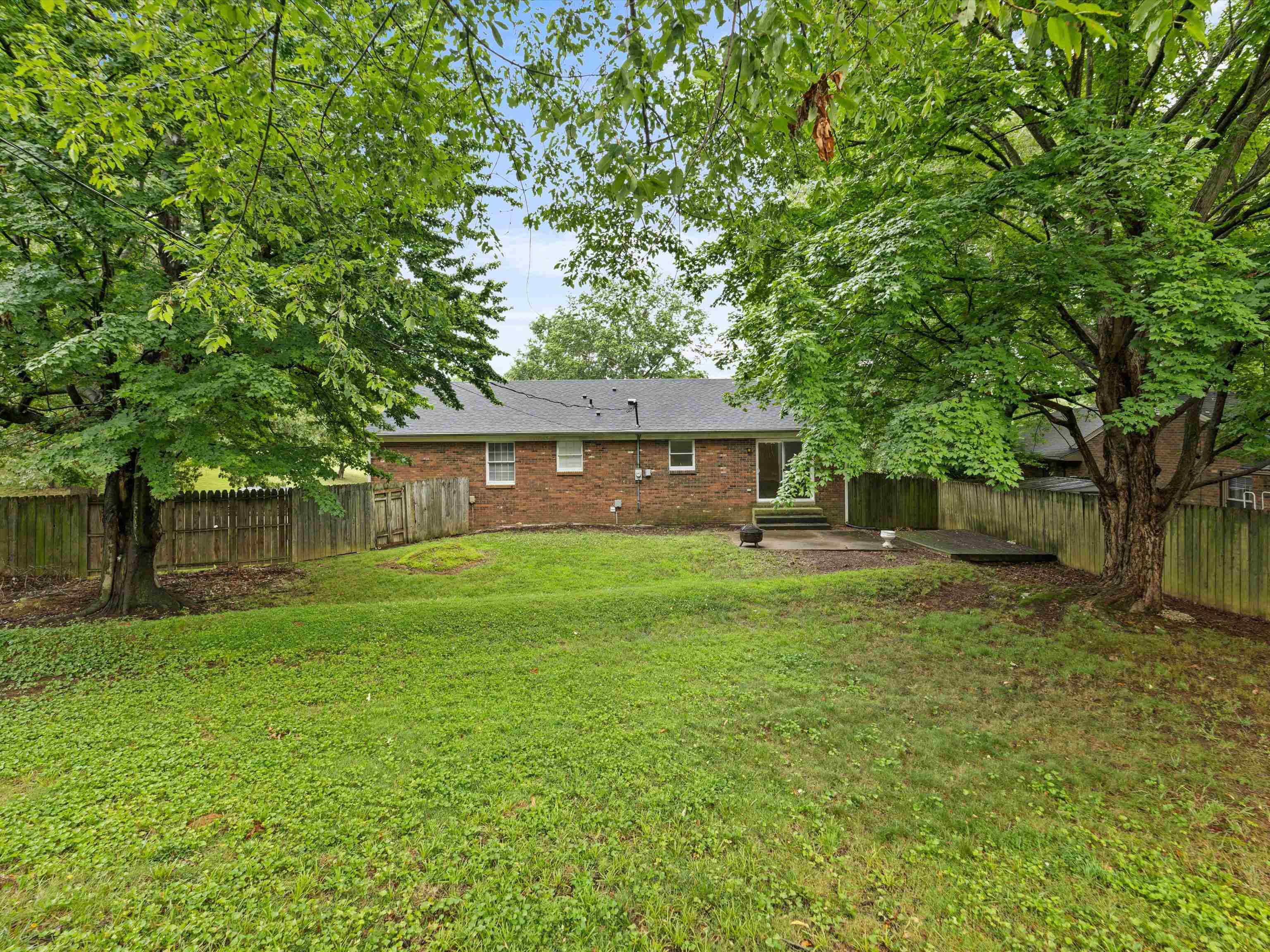 2332 Crescent Hill Court, Owensboro, Kentucky 42303, 3 Bedrooms Bedrooms, ,2 BathroomsBathrooms,Single Family Residence,For Sale,Crescent Hill Court,90069